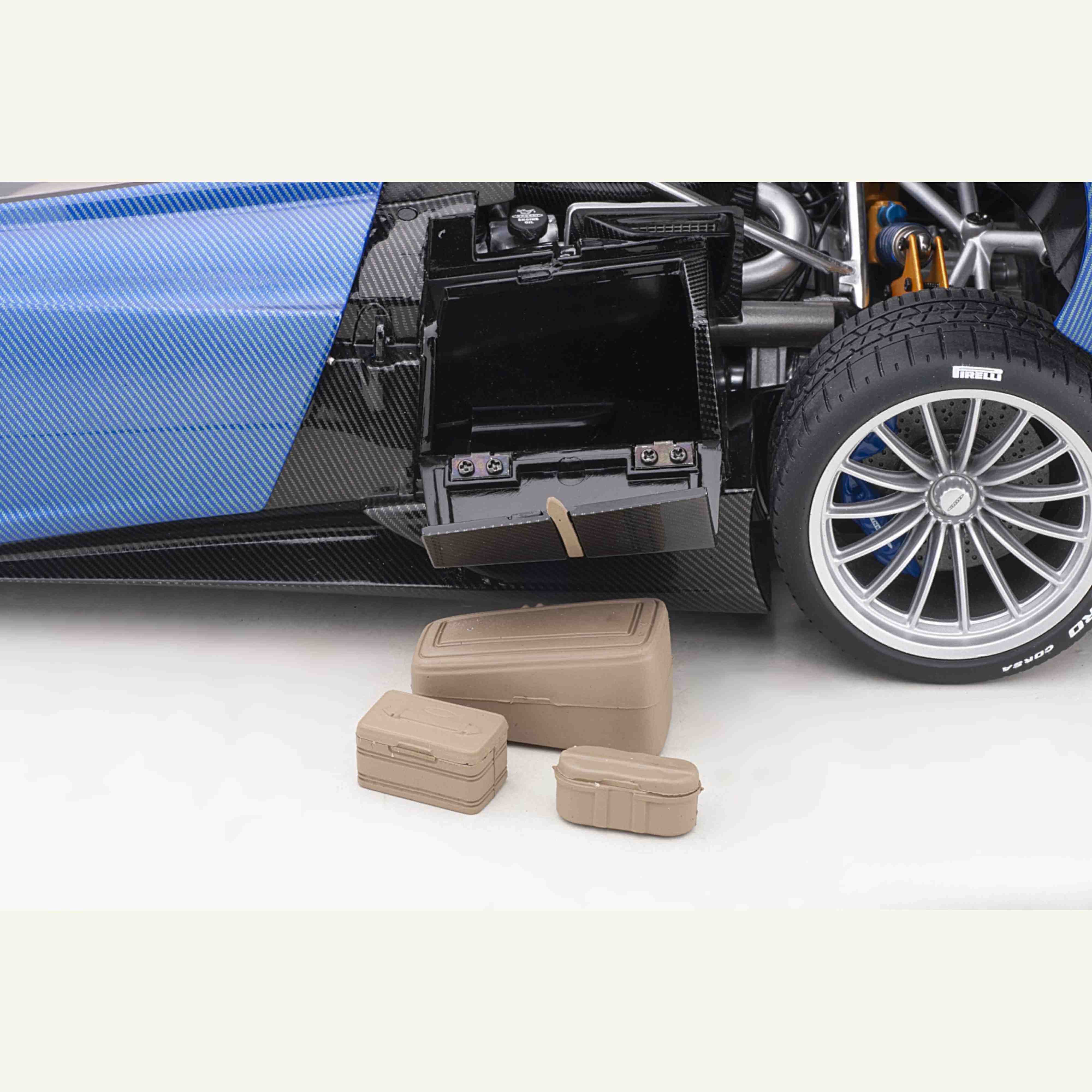 Pagani Huayra Roadster 2017 Blu Tricolore Carbone 1/18 - Image 9