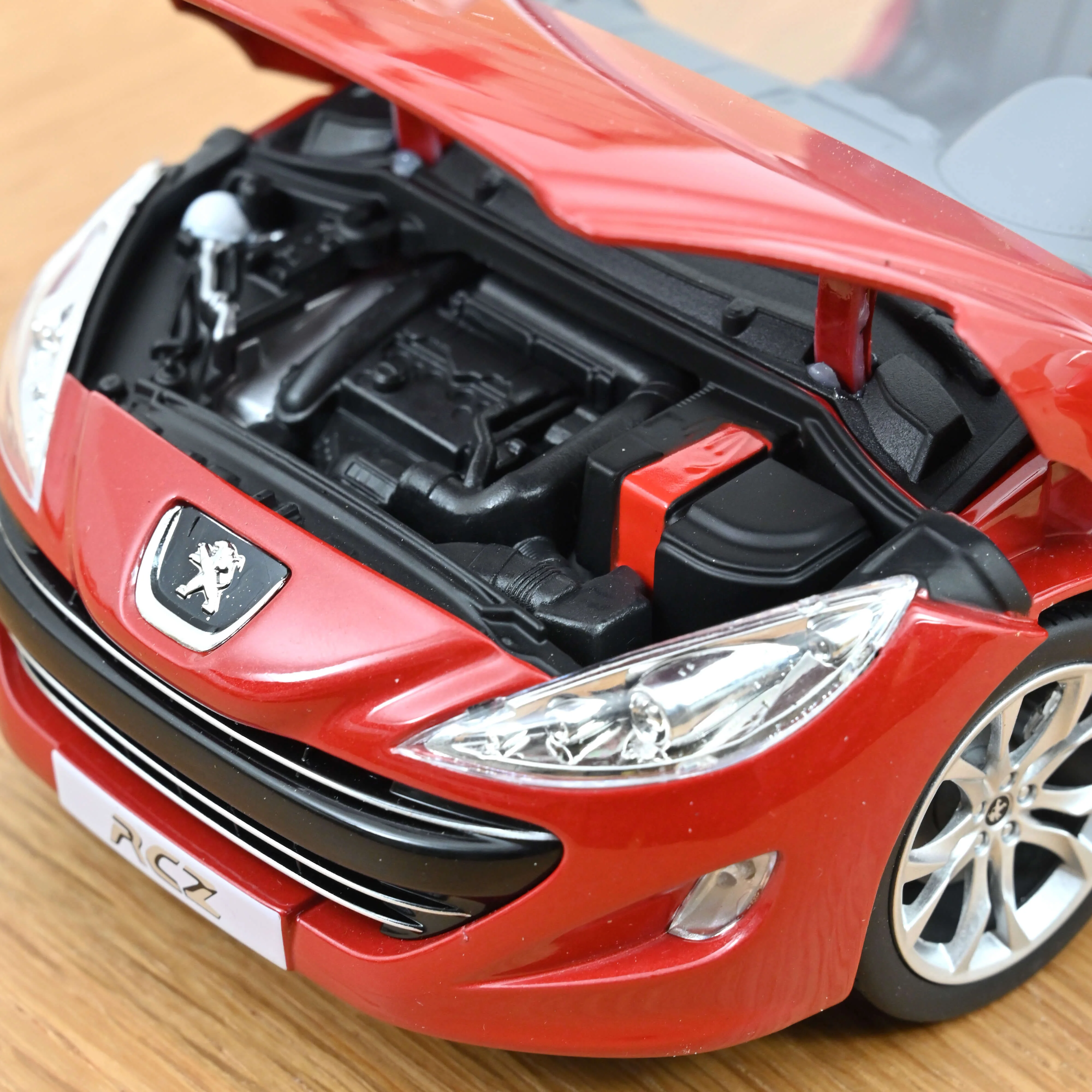 Peugeot RCZ 2010 Rouge Tourmaline 1/18 - 200pcs - Image 5