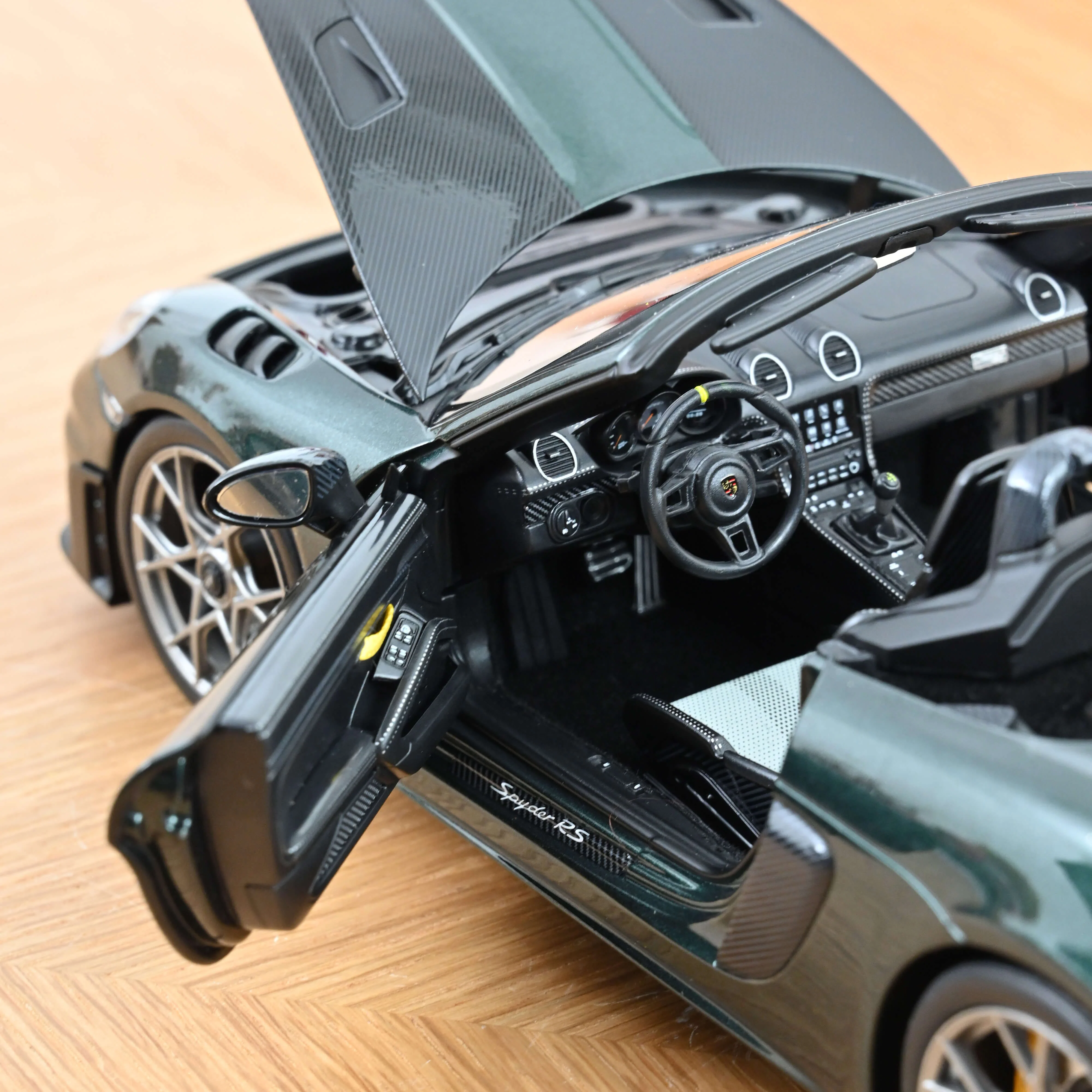 Porsche 718 Spyder RS Pack Weissach 2023 Forestgreenmetallic 1/18 - Image 4