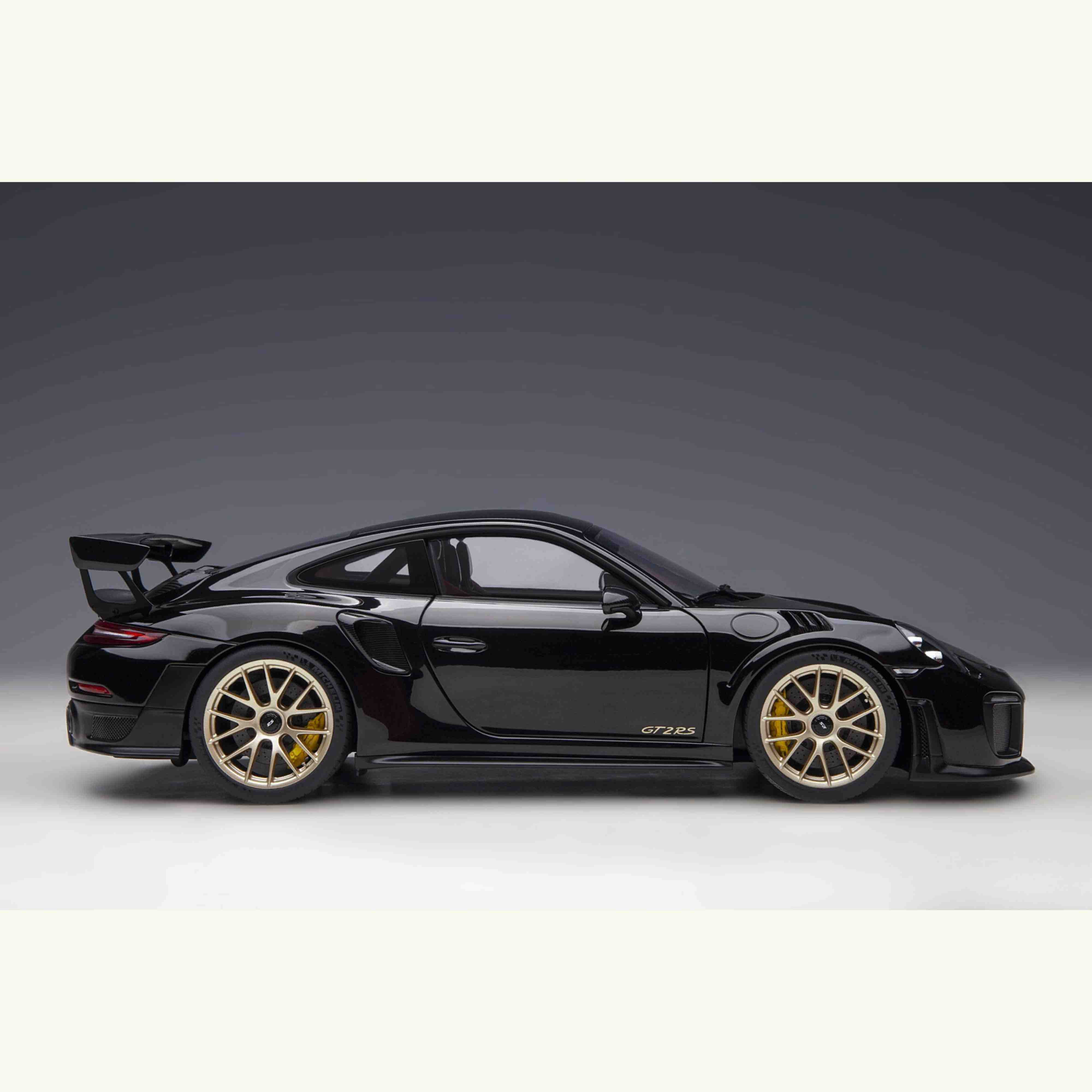 Porsche 911 (991.2) GT2 RS 2017 Weissach Package Noir 1/18 - Image 3