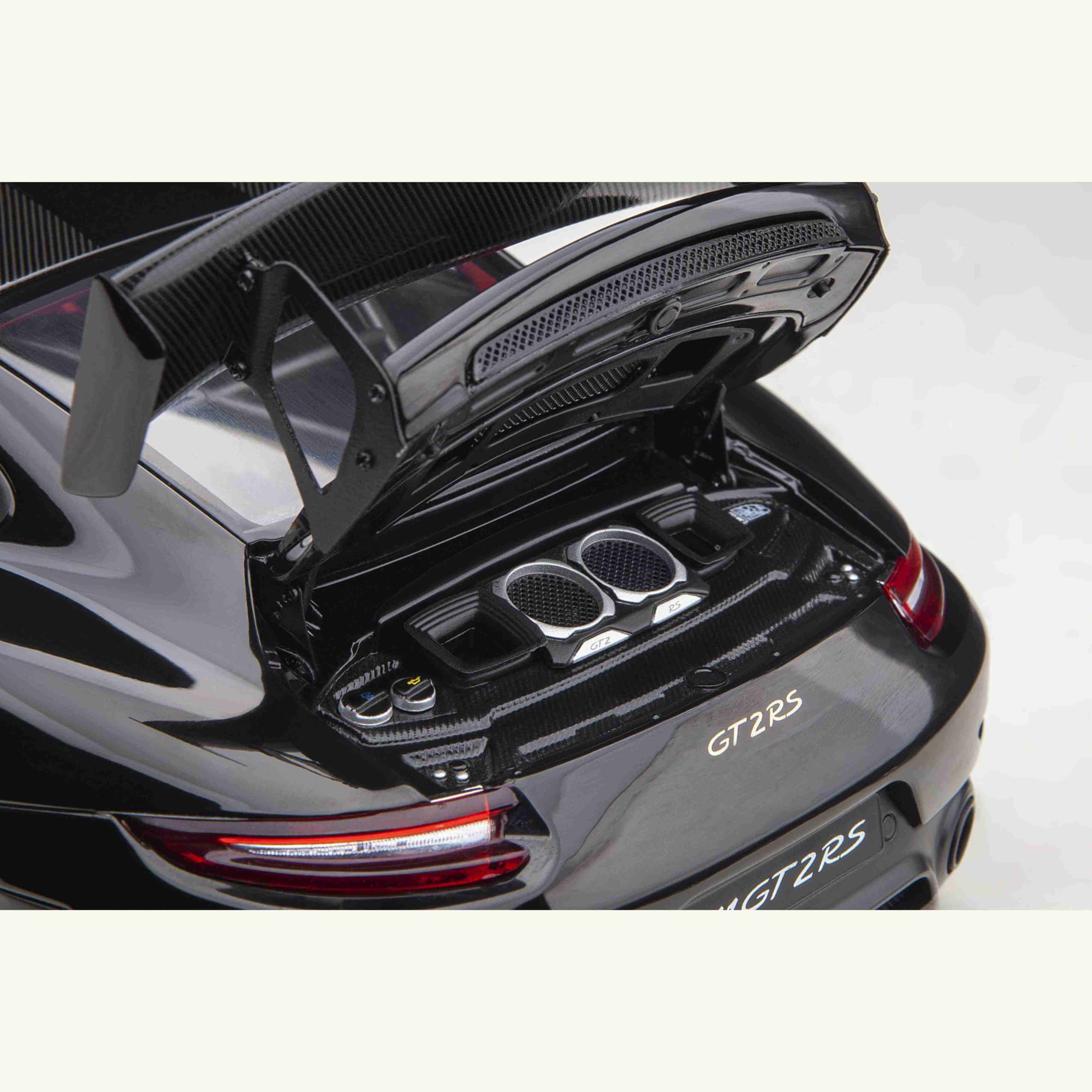 Porsche 911 (991.2) GT2 RS 2017 Weissach Package Noir 1/18 - Image 9
