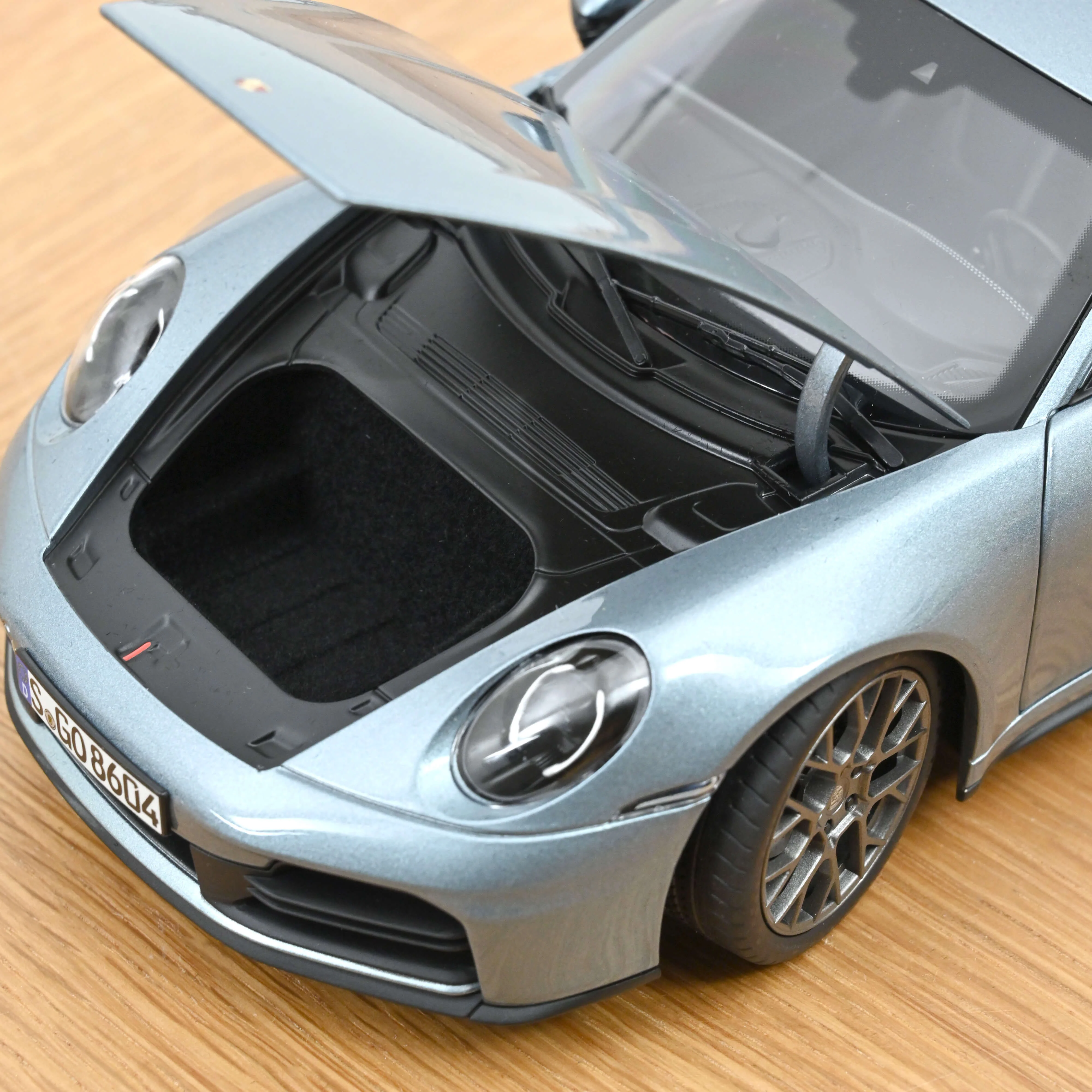 Porsche 911 Carrera 2025 964 polarsilvermetallic 1/18 - Image 5