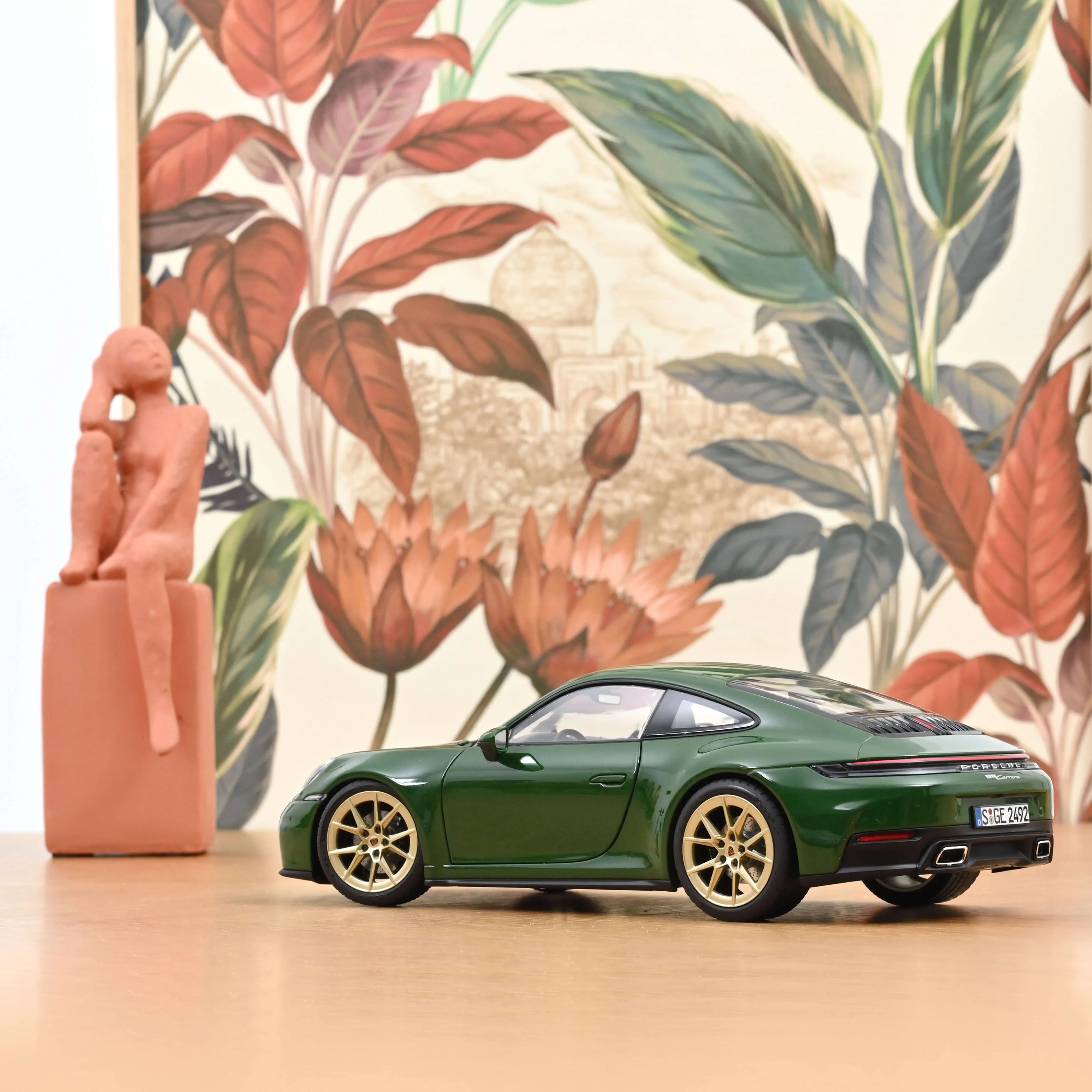 Porsche 911 Carrera 2025 Vert Irlandais 1/18 - 200 pcs - Image 3