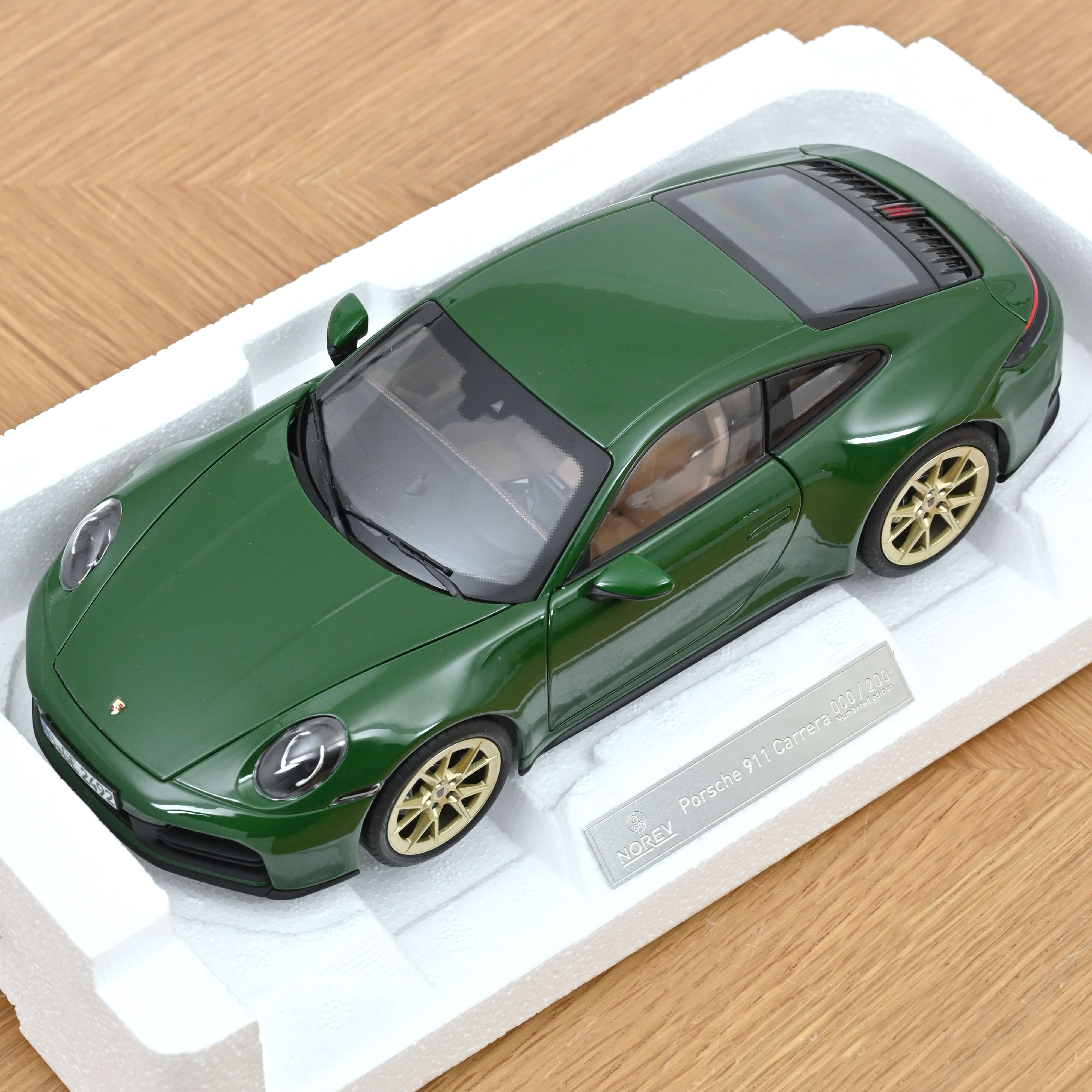 Porsche 911 Carrera 2025 Vert Irlandais 1/18 - 200 pcs - Image 6