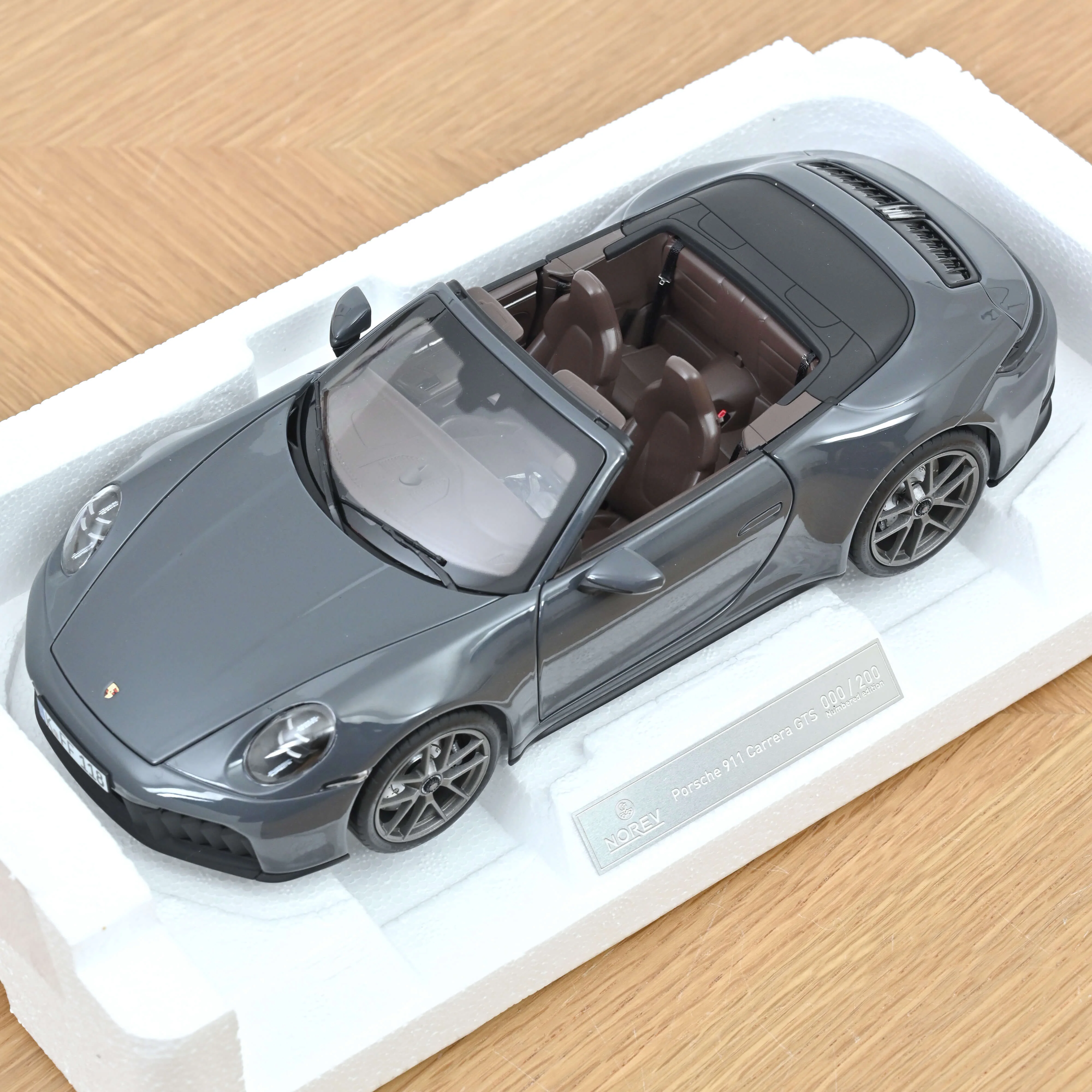 Porsche 911 Carrera Cabriolet 2025 Slate Grey Neo 1/18 - 200 pcs. - Image 6