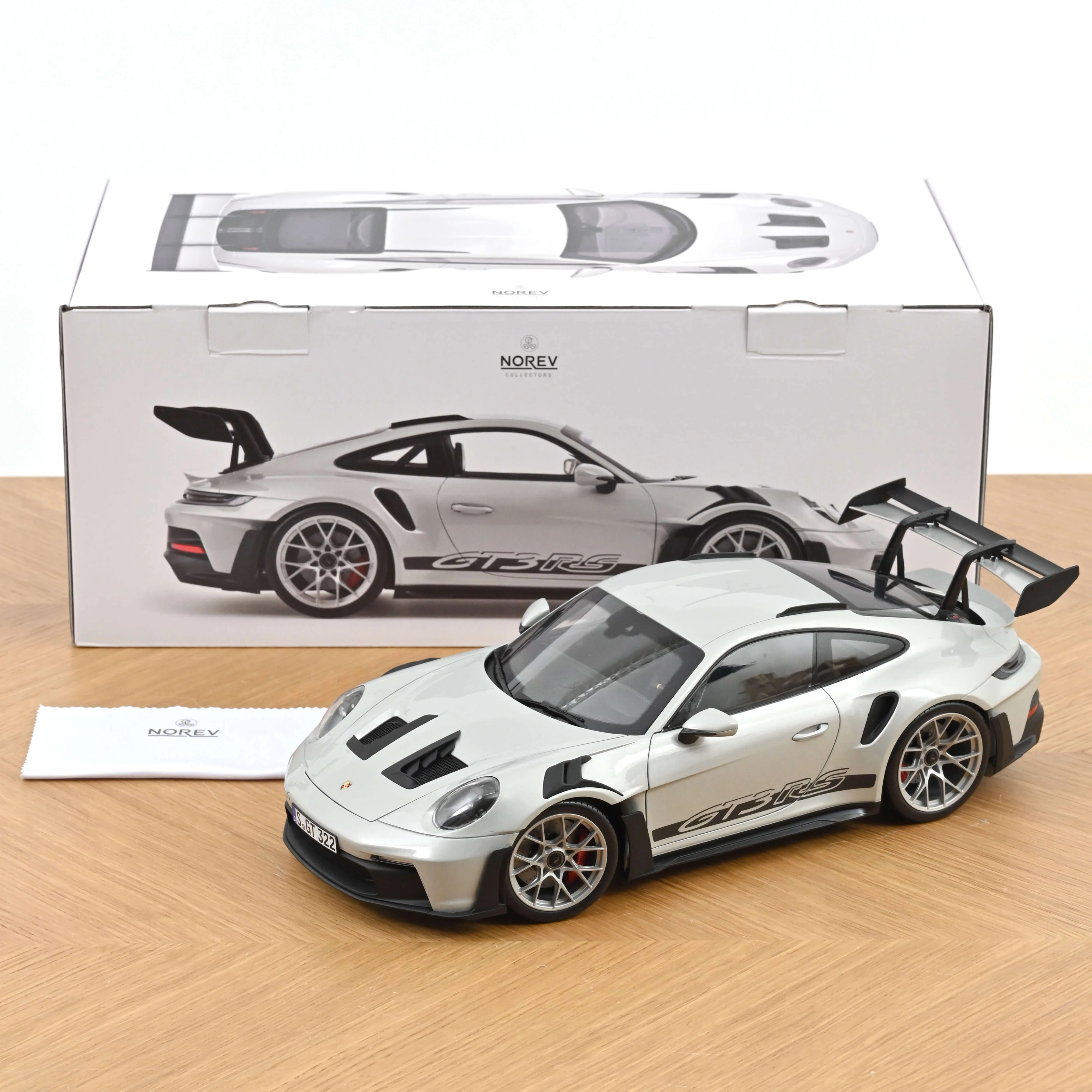 Porsche 911 GT3 RS 2022 Argent GT métallisé/Noir 1/12 - Image 8
