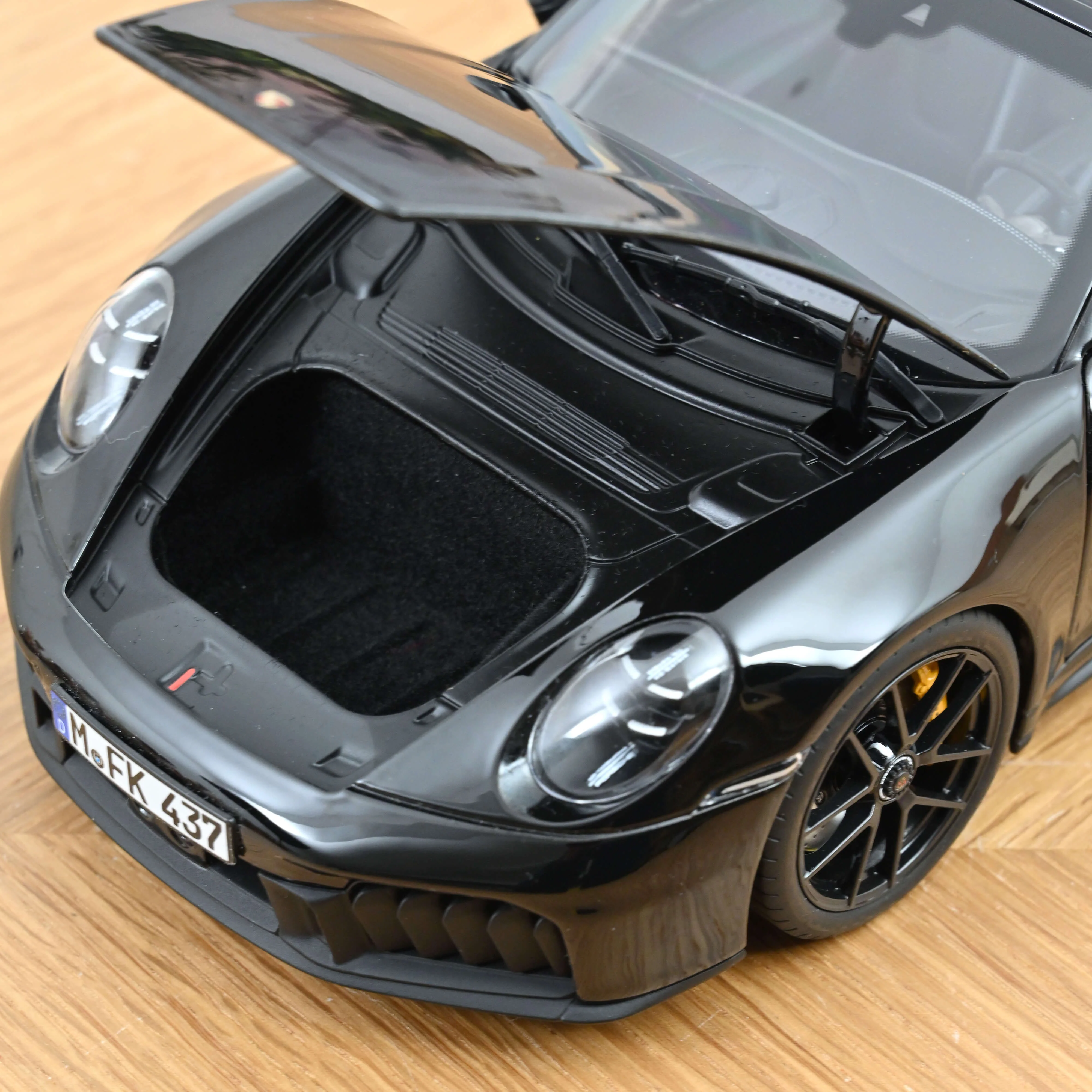 Porsche 911 Targa 4 GTS 2025 Noir 1/18 - 200 pcs - Image 6