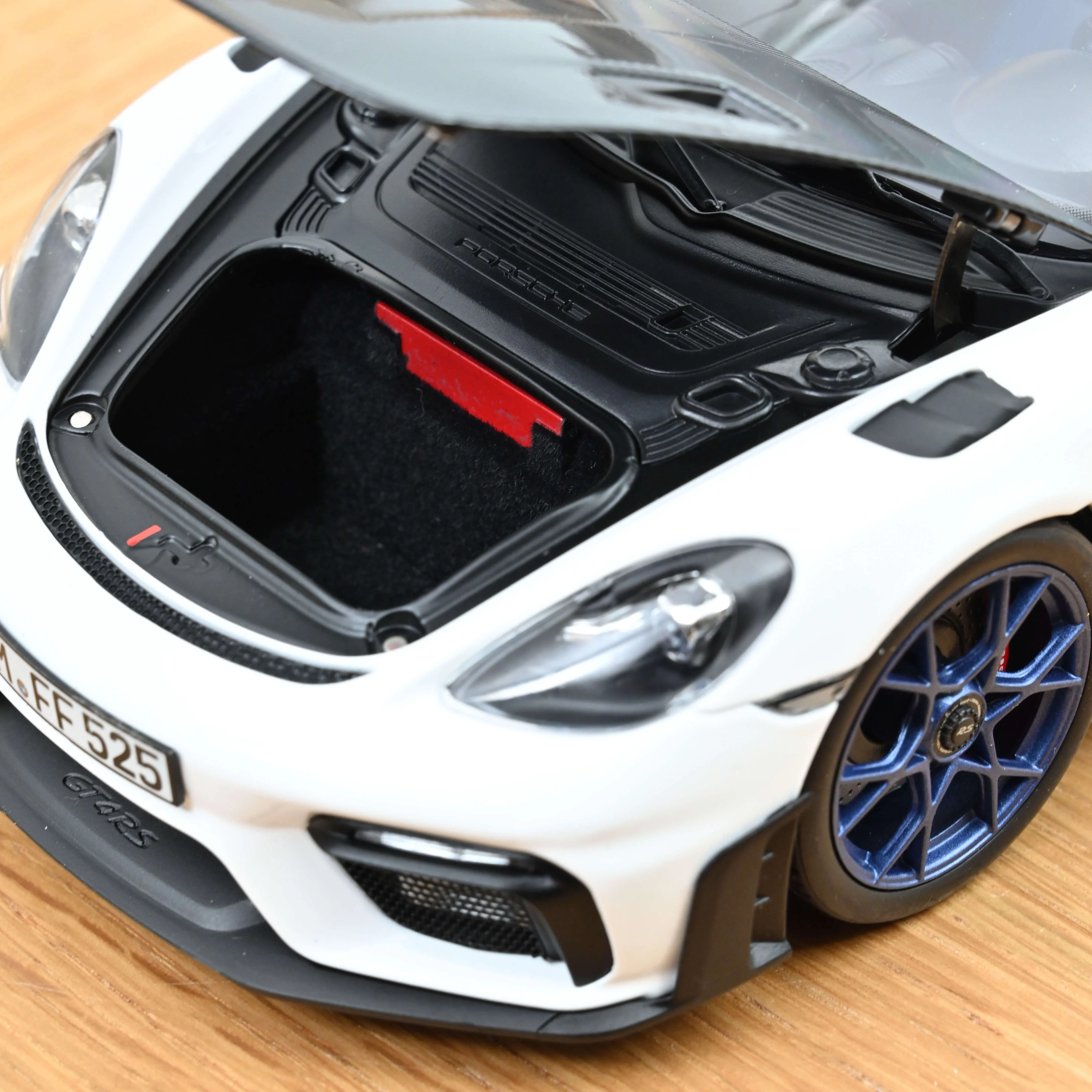 Porsche Cayman GT4 RS Pack Weissach 2023 Blanc 1/18 - Image 6
