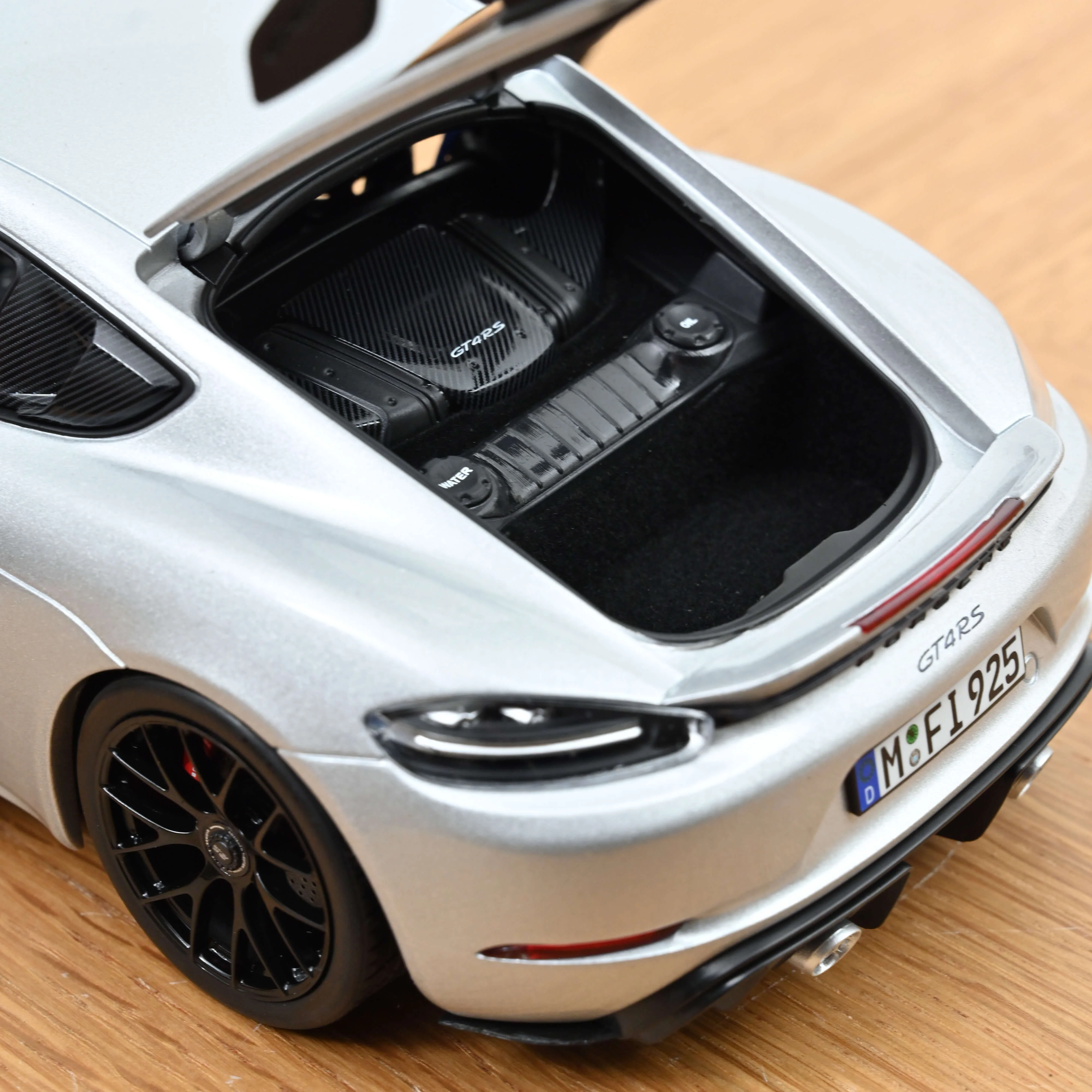Porsche Cayman GT4 RS Pack Weissach 2023 Argent GT métallisé 1/18 - Image 5