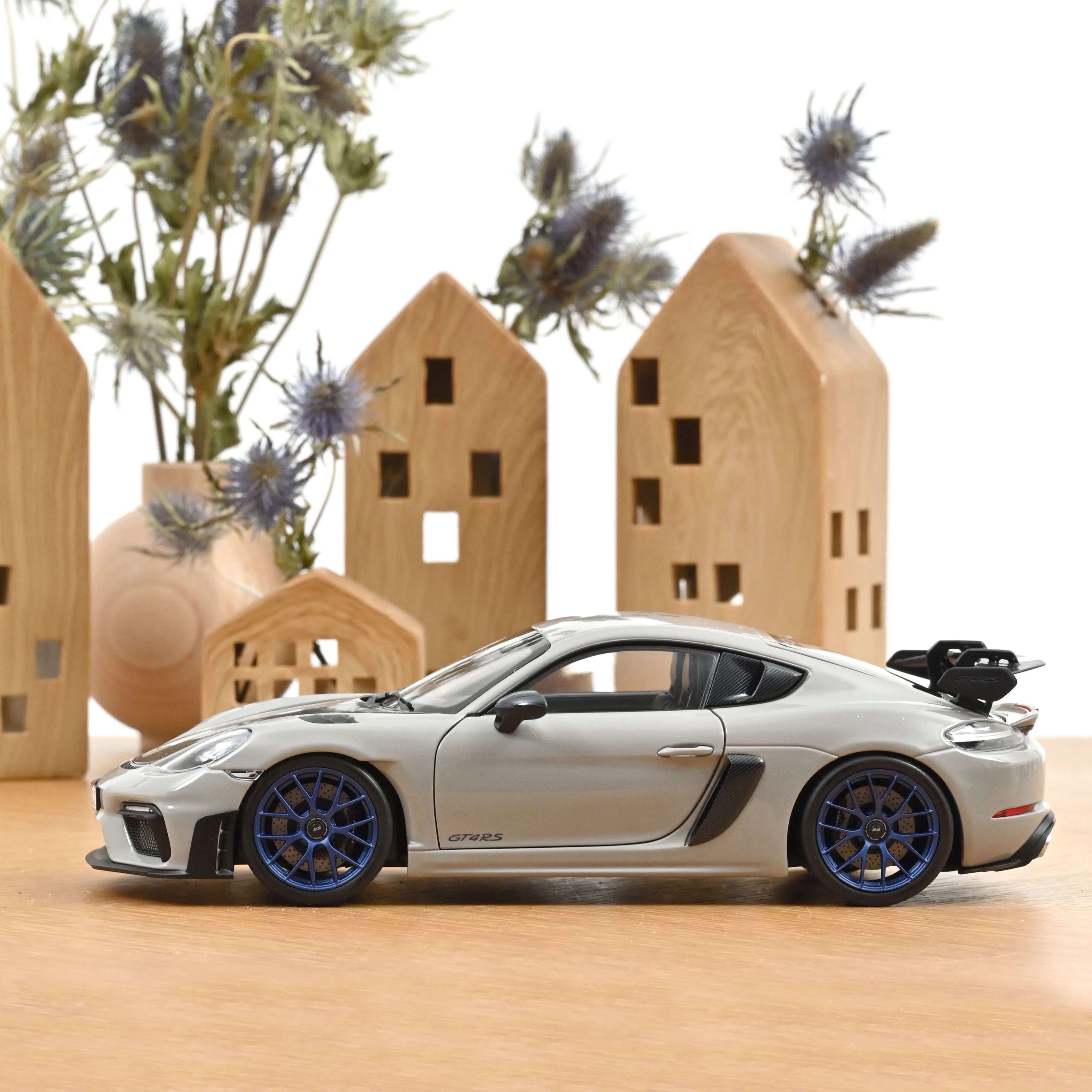 Porsche Cayman GT4 RS pack Weissach 2023 Craie 1/18 - Image 3