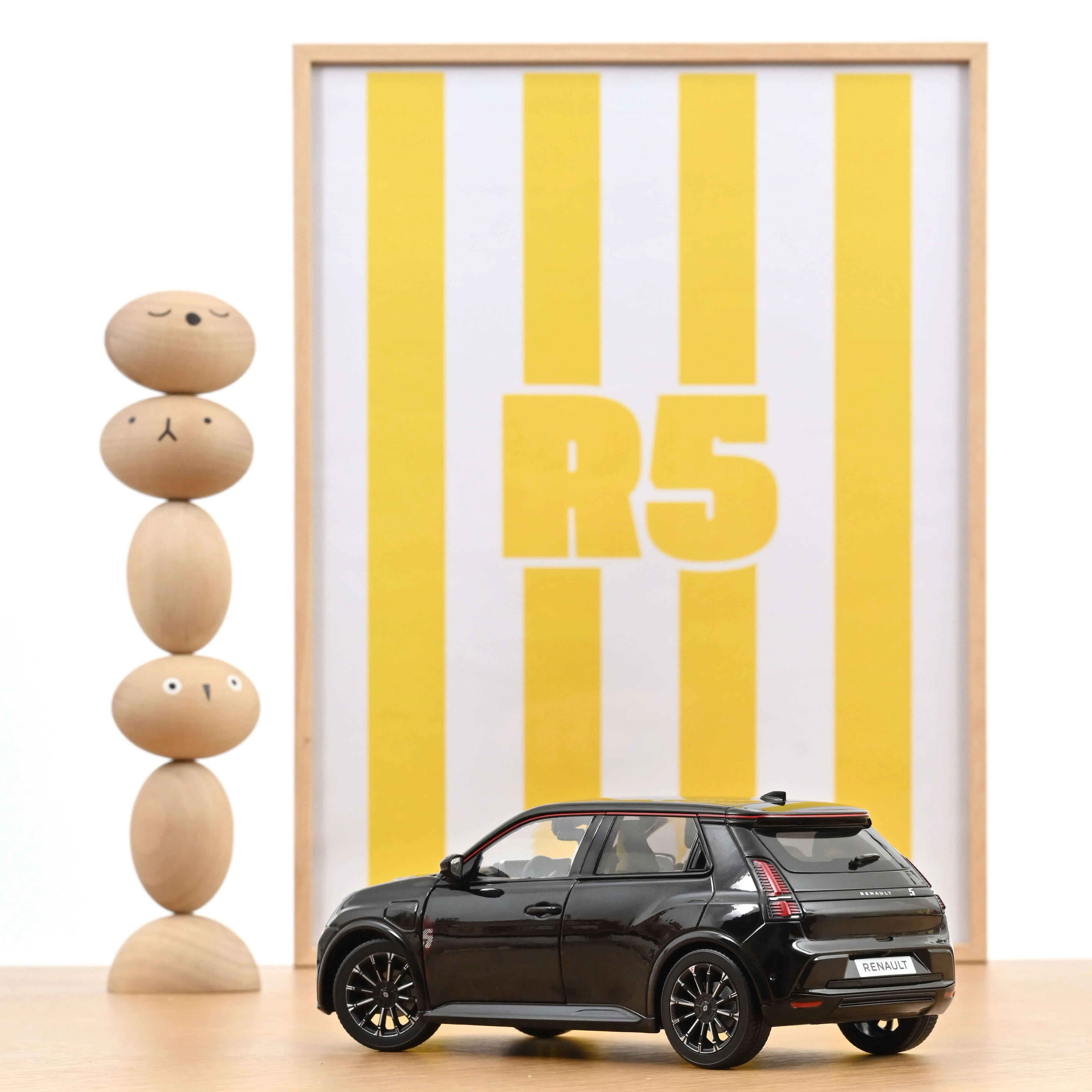 Renault 5 E-Tech Electrique 2024 Noir Etoilé 1/18 - 300pcs - Image 3