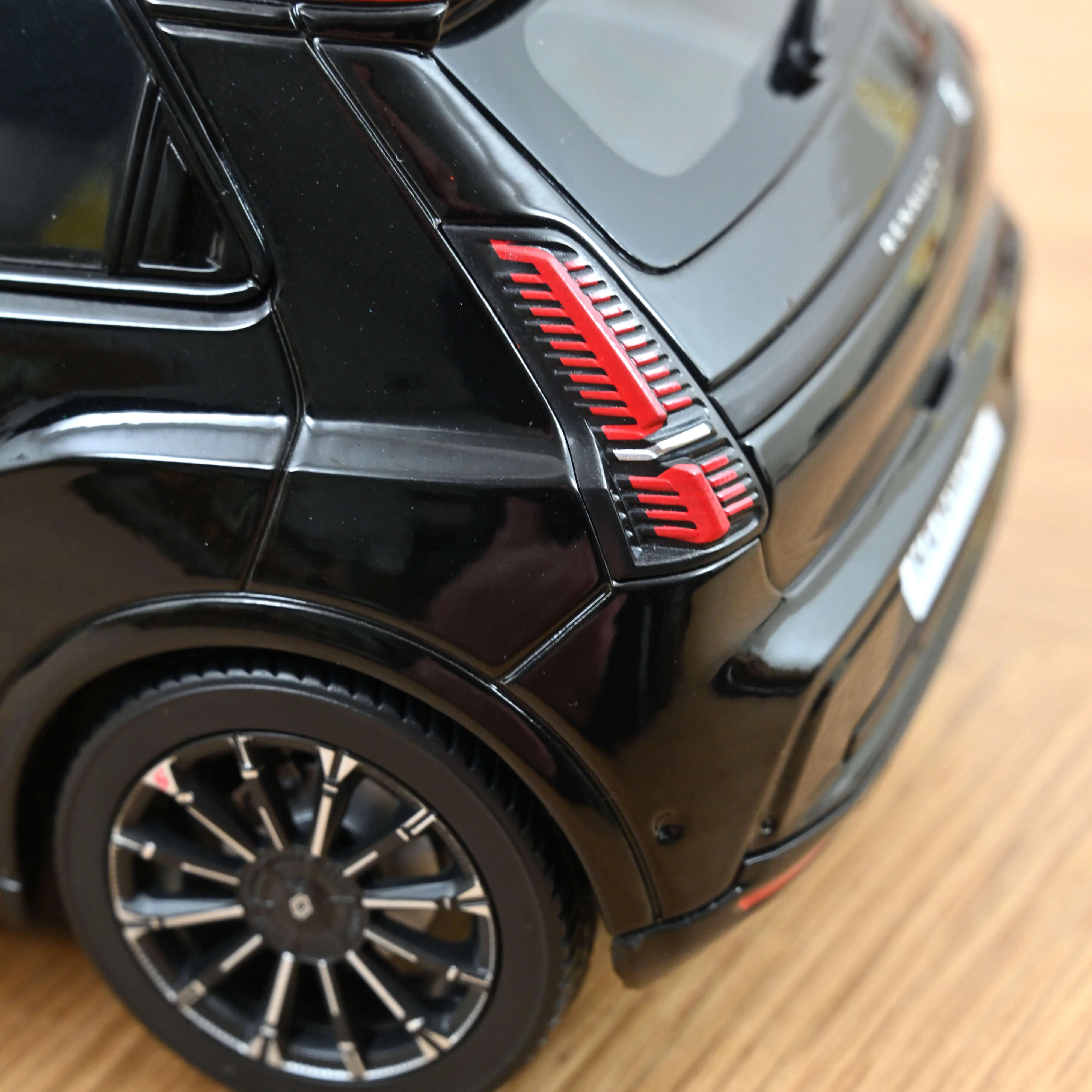 Renault 5 E-Tech Electrique 2024 Noir Etoilé 1/18 - 300pcs - Image 5
