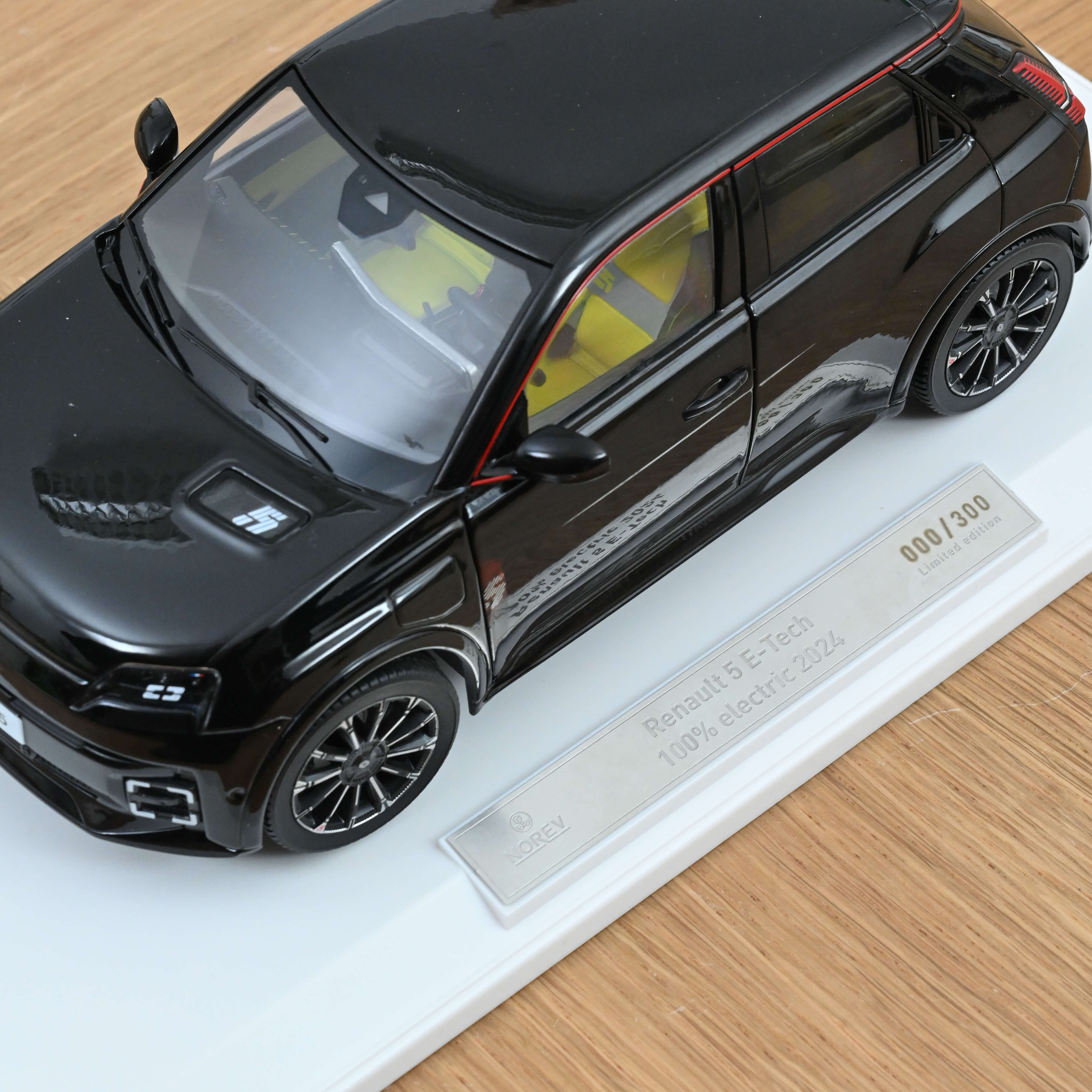 Renault 5 E-Tech Electrique 2024 Noir Etoilé 1/18 - 300pcs - Image 7