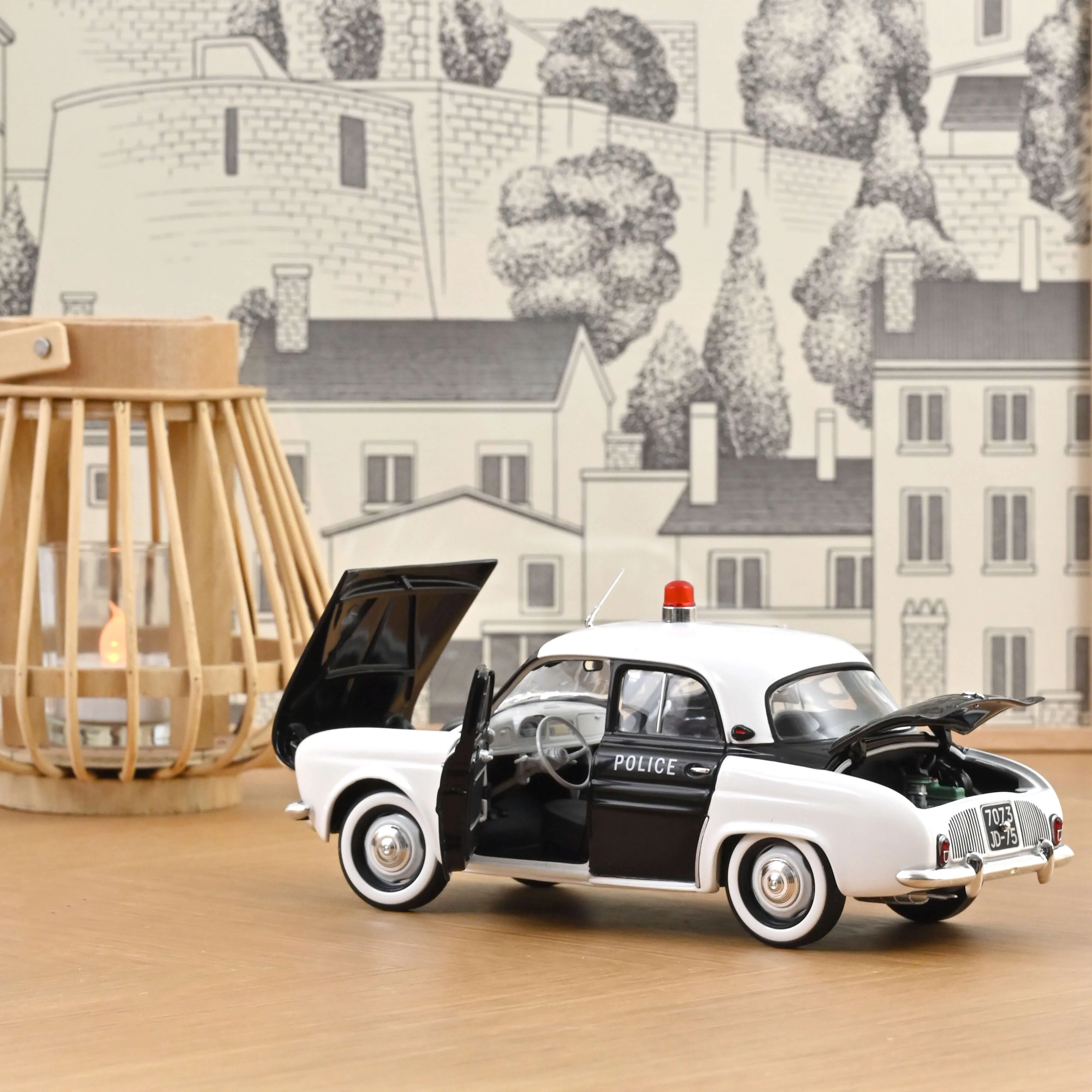 Renault Dauphine 1958 Police Pie 1/18 - 200pcs - Image 2