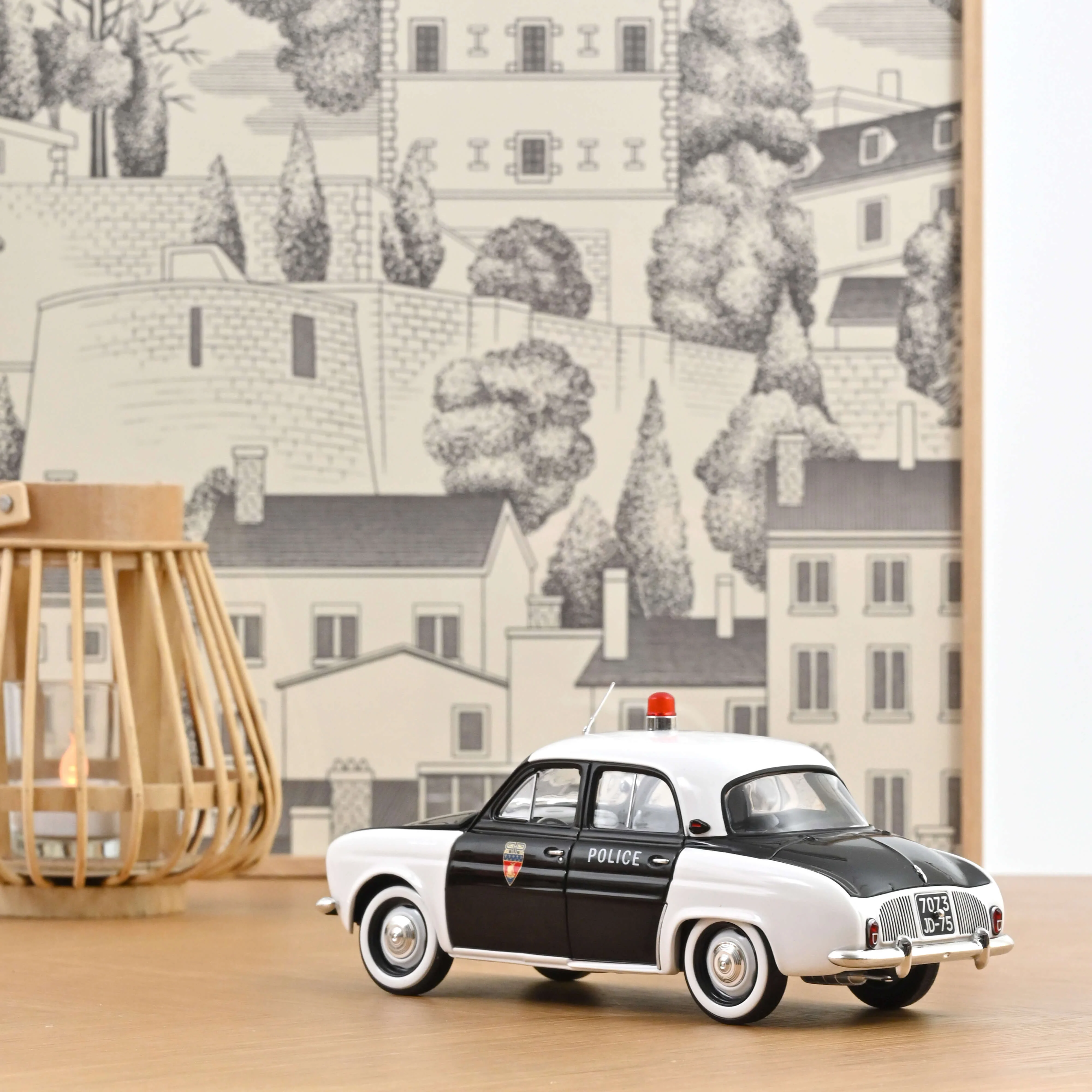 Renault Dauphine 1958 Police Pie 1/18 - 200pcs - Image 3