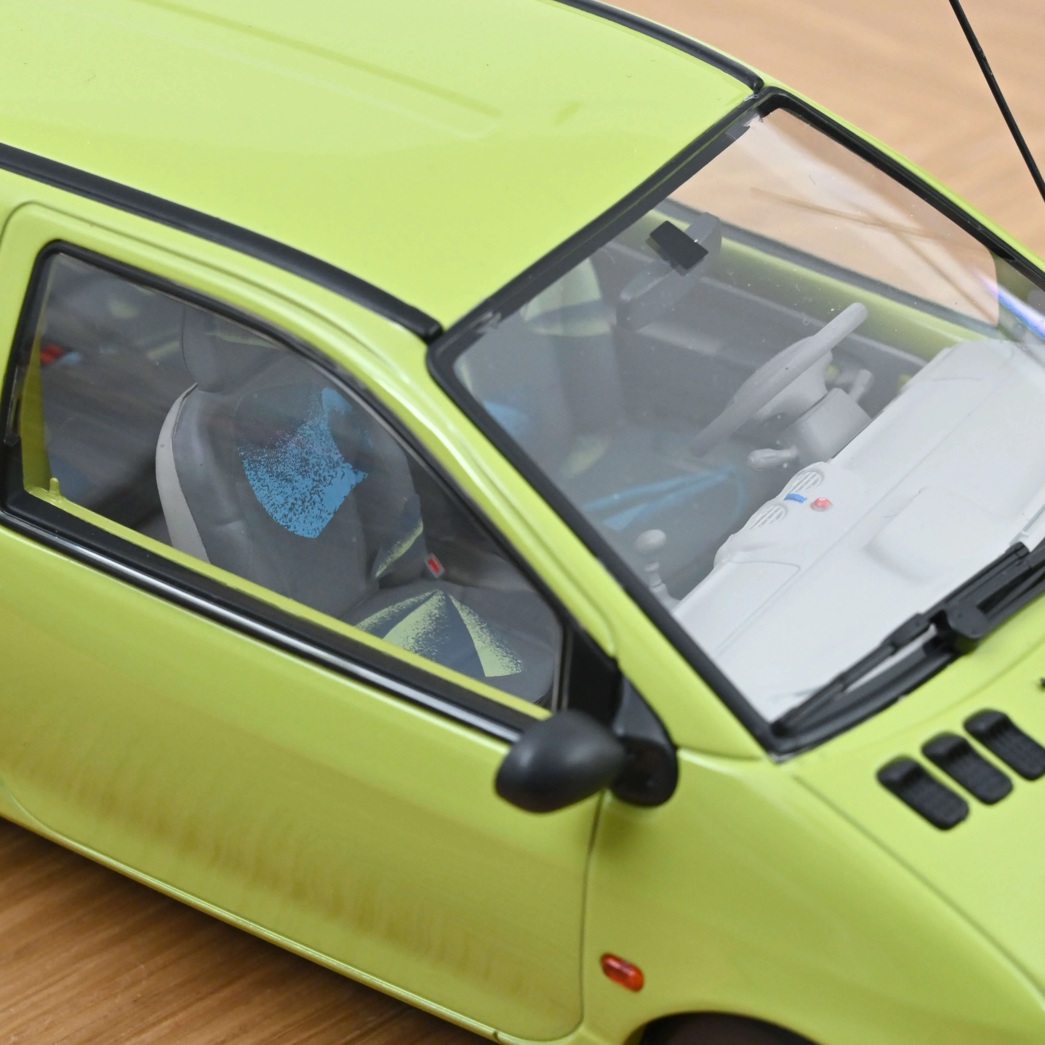 Renault Twingo 1998 Jaune Anis 1/18 - Image 3