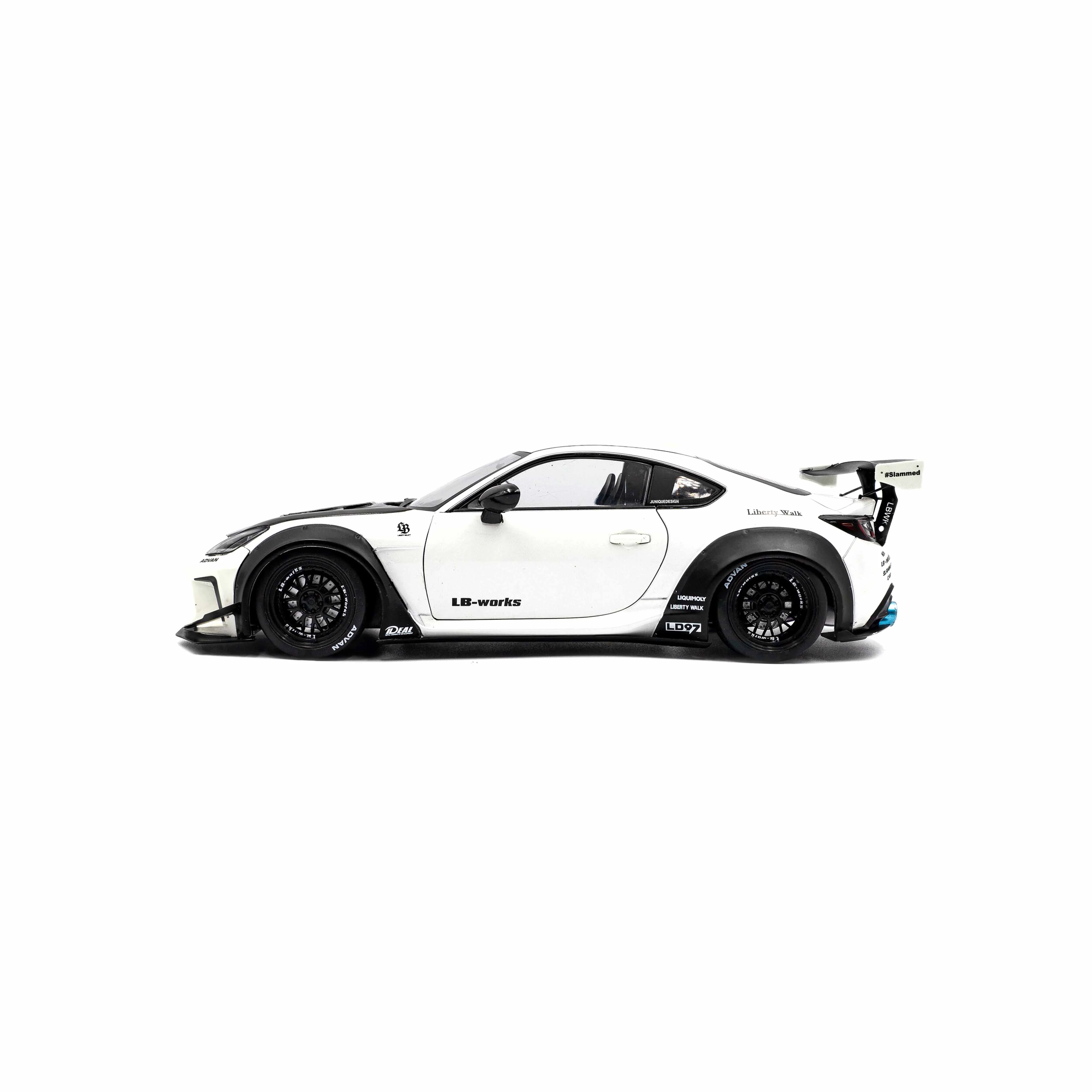 Toyota GR86 avec kit carrosserie LBWK Blanc perle 2024 1/18 - Image 2