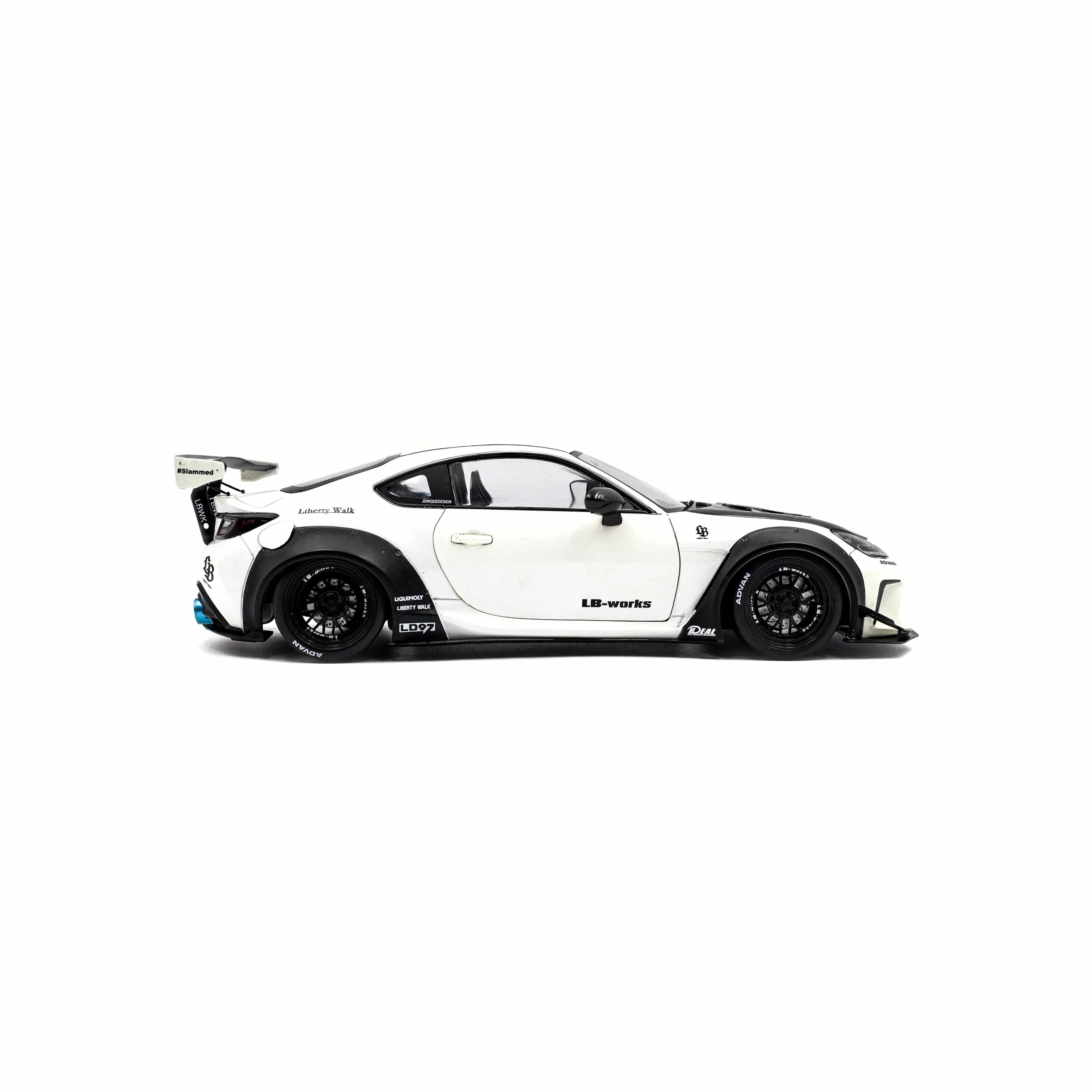 Toyota GR86 avec kit carrosserie LBWK Blanc perle 2024 1/18 - Image 5