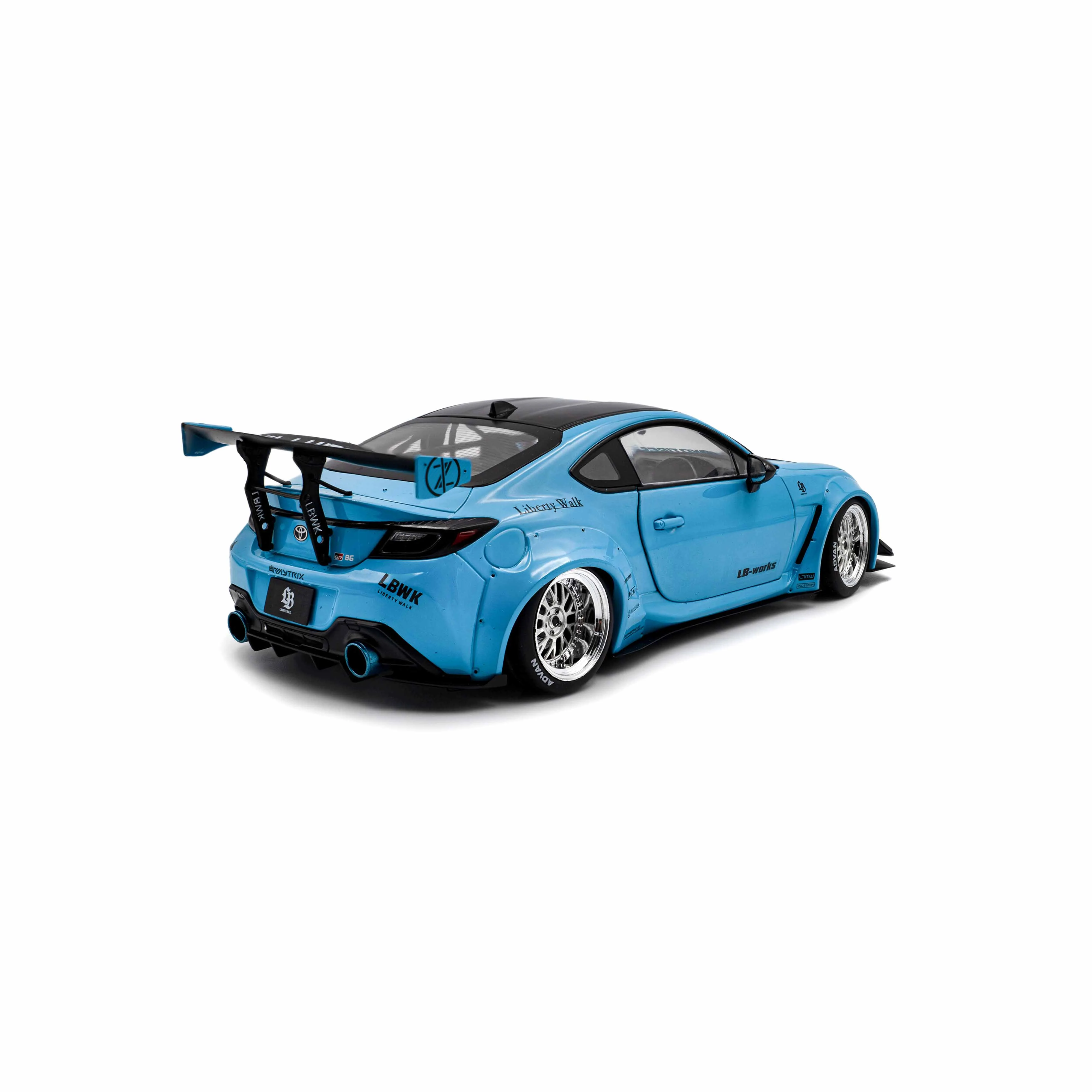 Toyota GR86 avec kit carrosserie LBWK Bleu Baby 2024 1/18 - Image 4