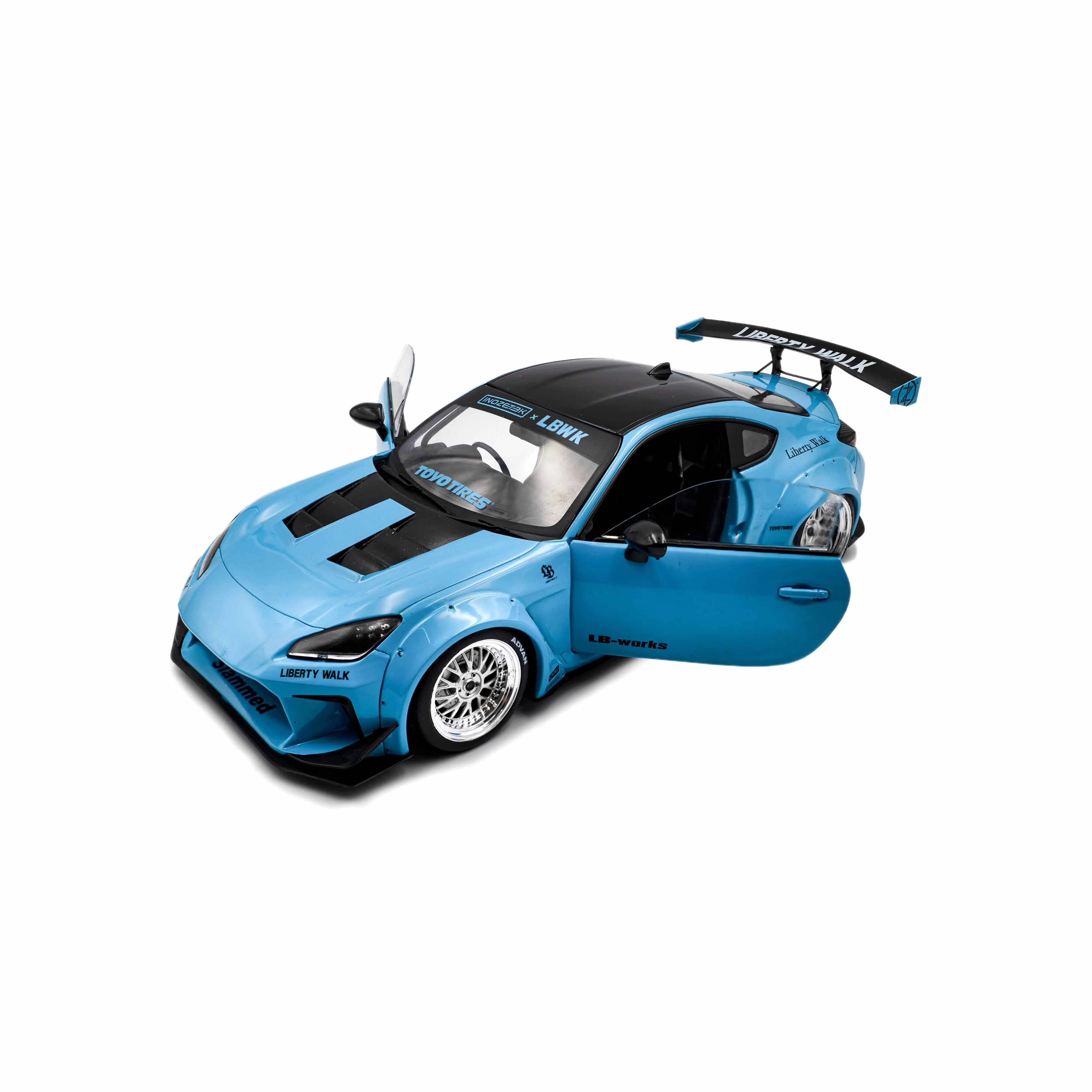 Toyota GR86 avec kit carrosserie LBWK Bleu Baby 2024 1/18 - Image 7