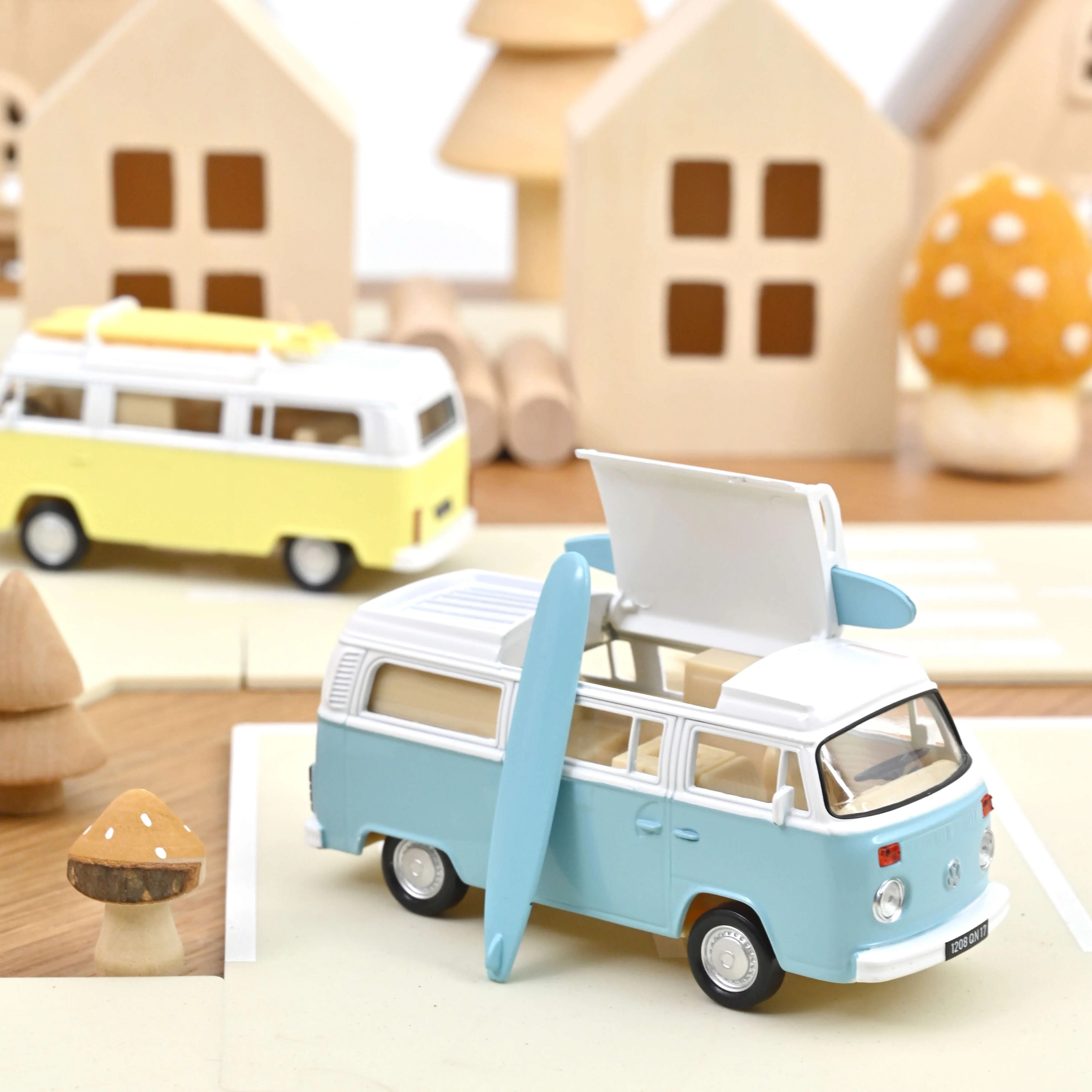 VW Combi T2b Camper Van 1973 Bleu Pastel Jet-car 1/43 - Image 2