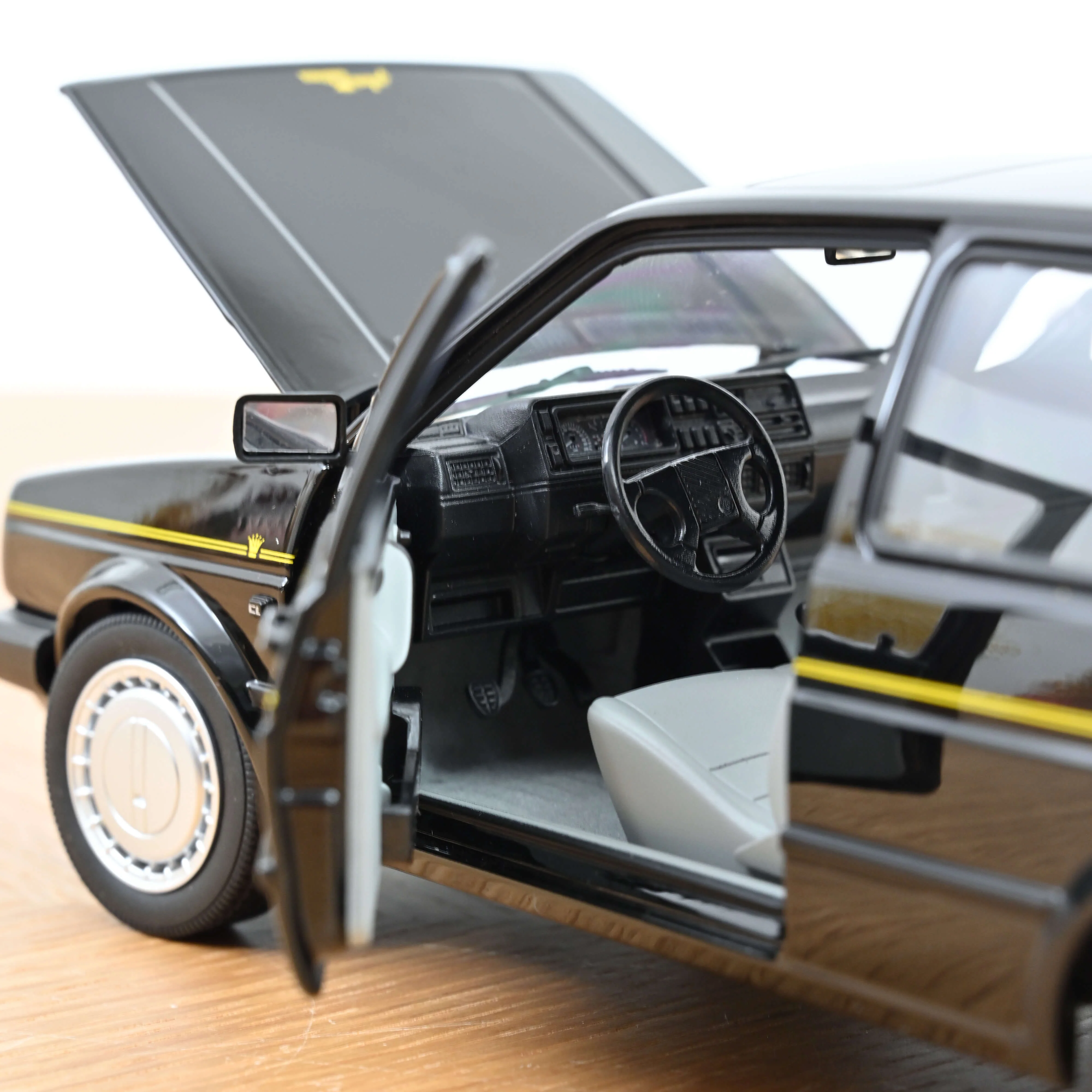 VW Golf Plus Ultra 1990 Noir 1/18 - 300 pcs - Image 4