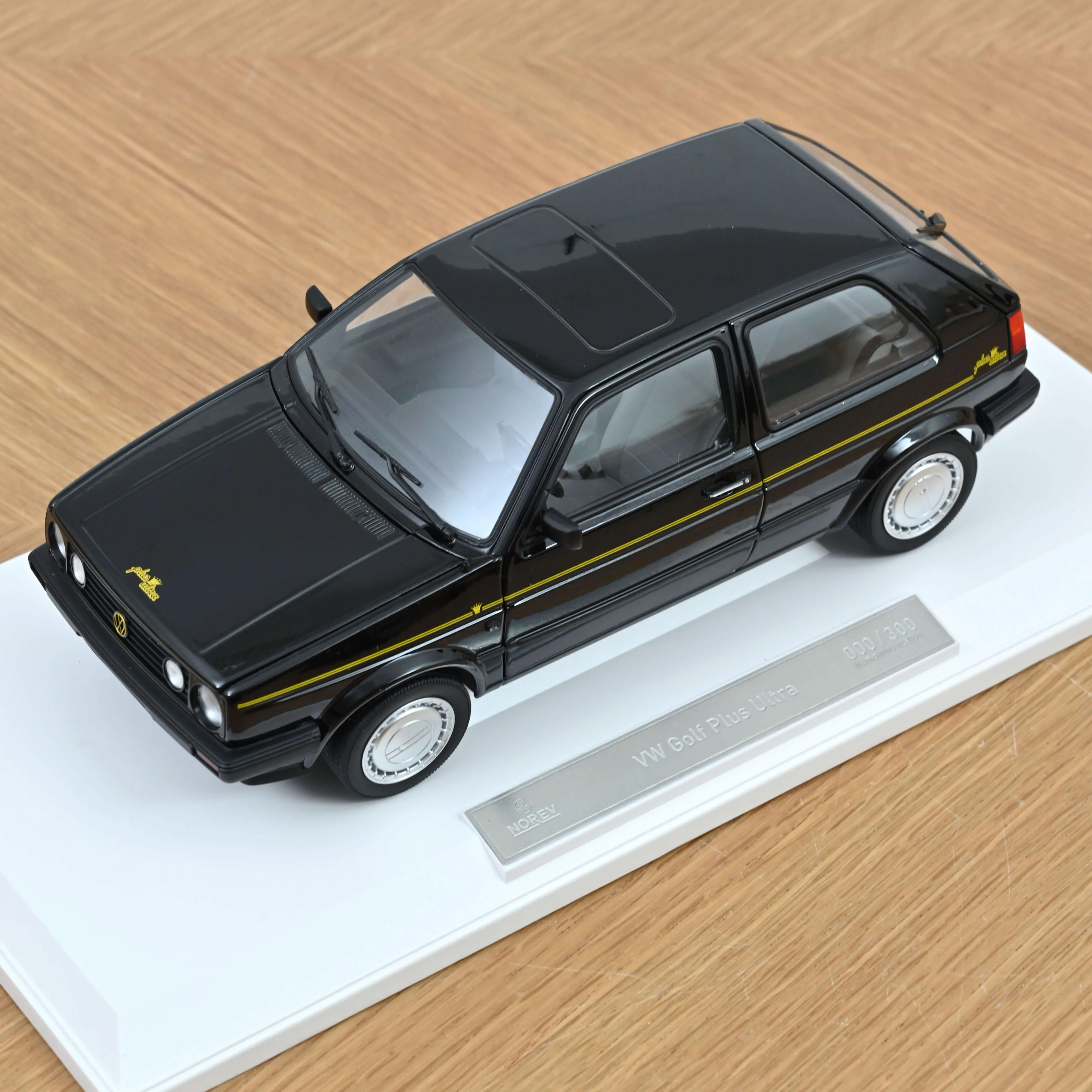 VW Golf Plus Ultra 1990 Noir 1/18 - 300 pcs - Image 5