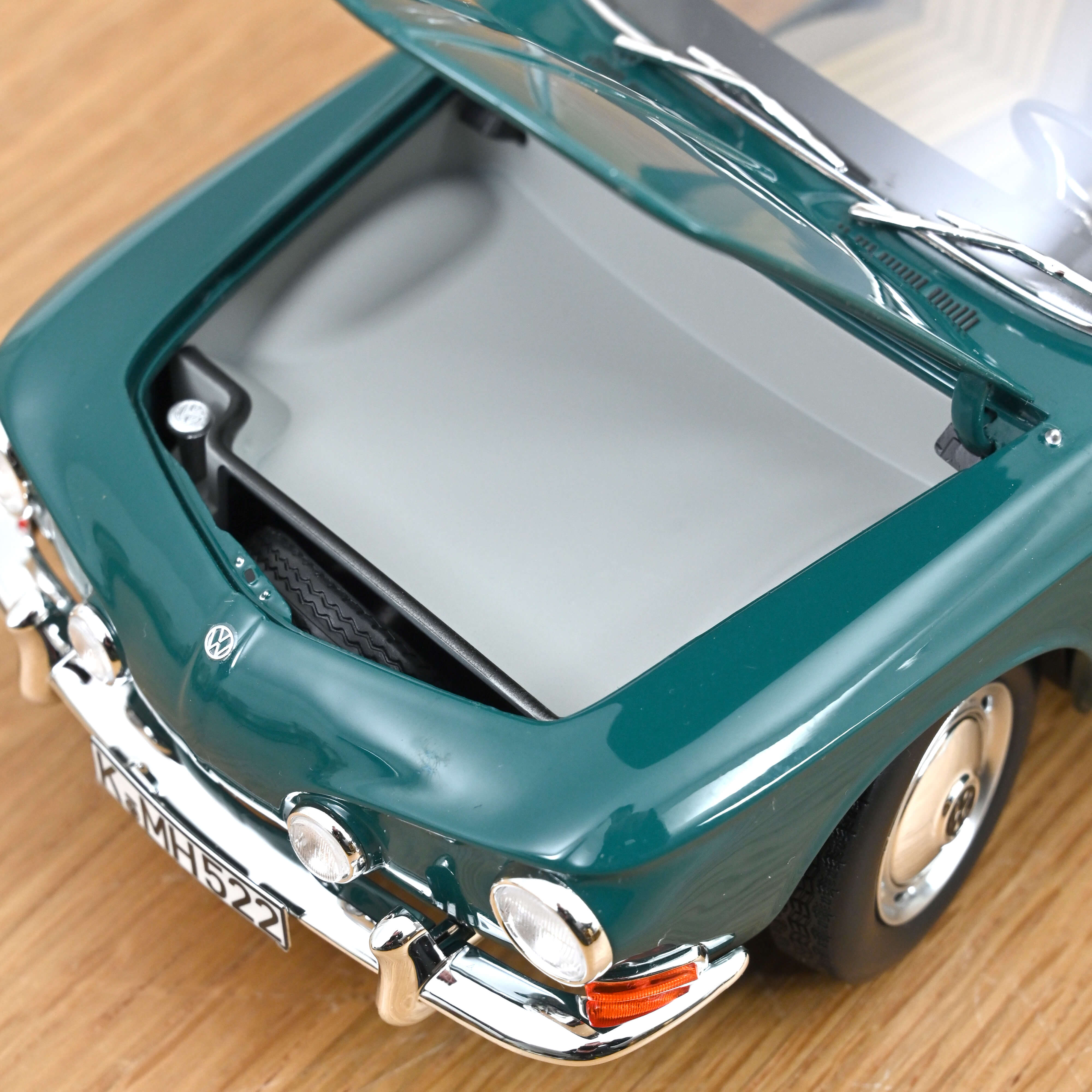 VW Karmann Ghia 1500 1963 Vert Smaragd 1/18 - Image 5