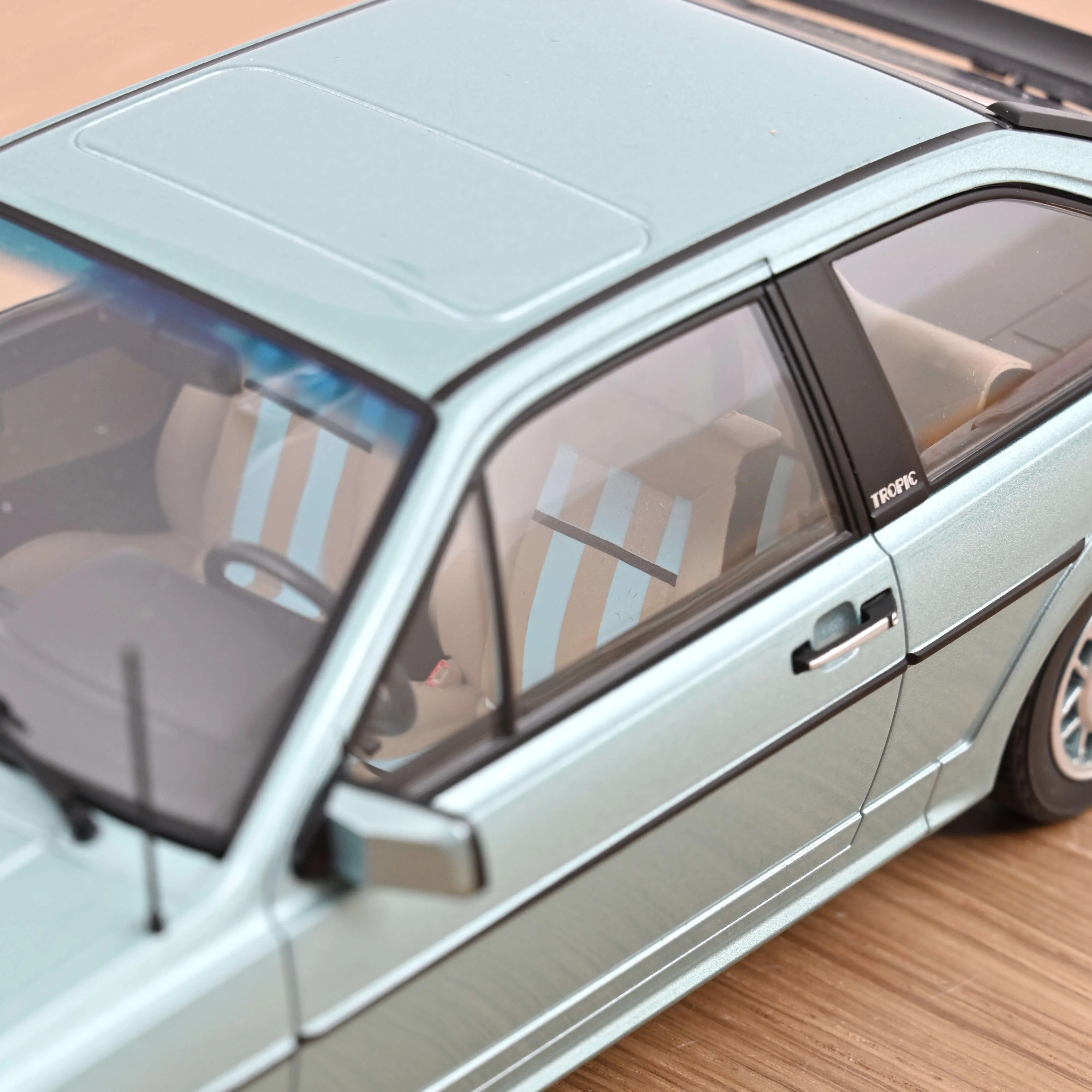 VW Scirocco 1986 Turquoise Madison métallisé 1/18 - 200 pcs - Image 3