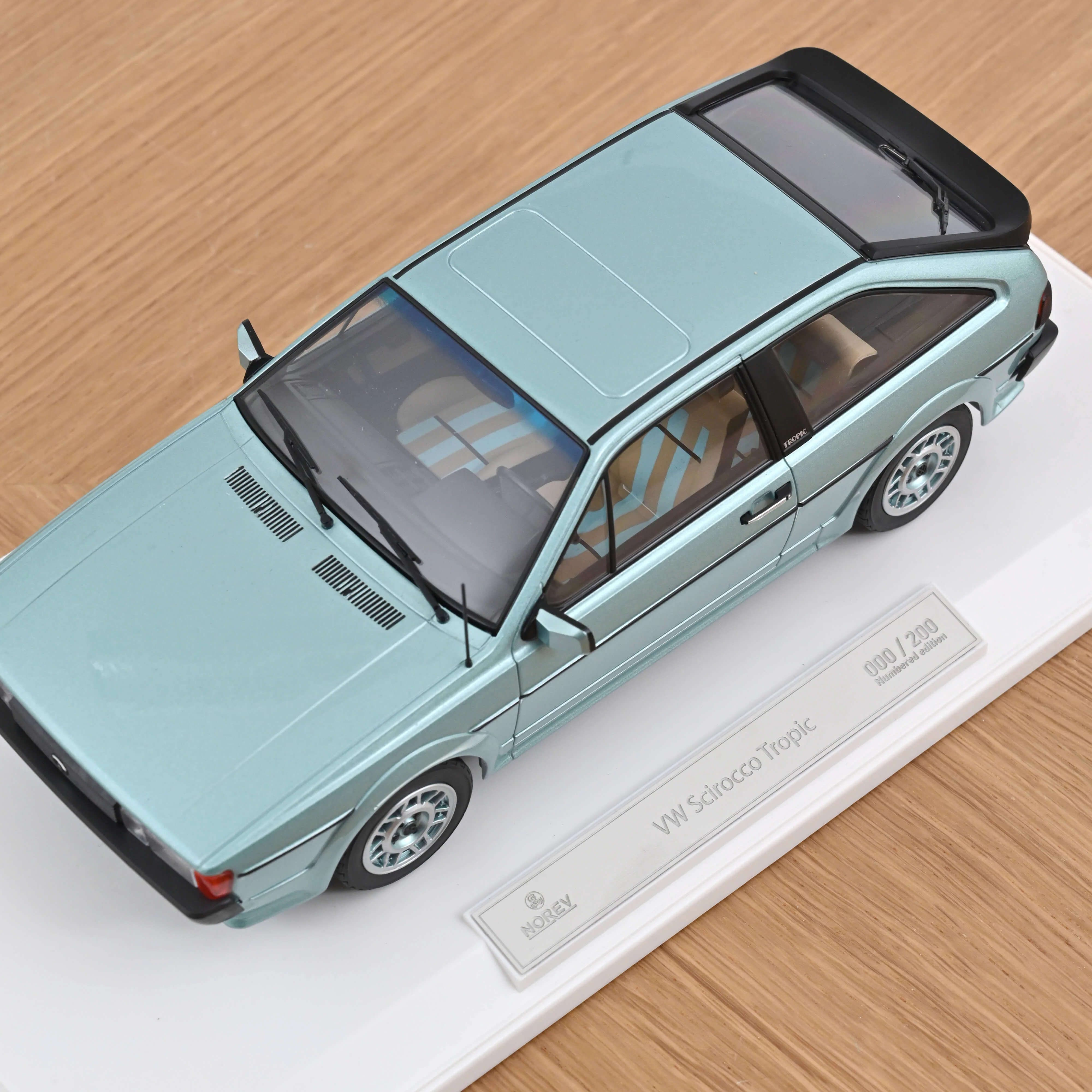 VW Scirocco 1986 Turquoise Madison métallisé 1/18 - 200 pcs - Image 5